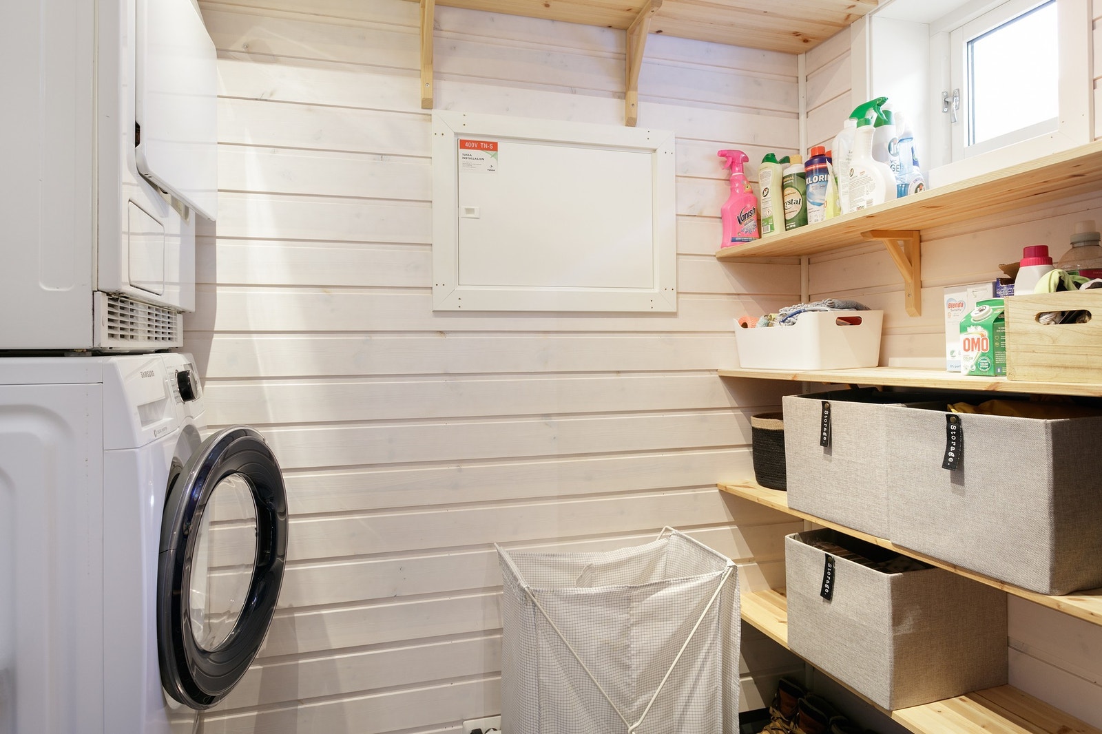 Bod/teknisk rom med opplegg for vaskemaskin Galleribilde