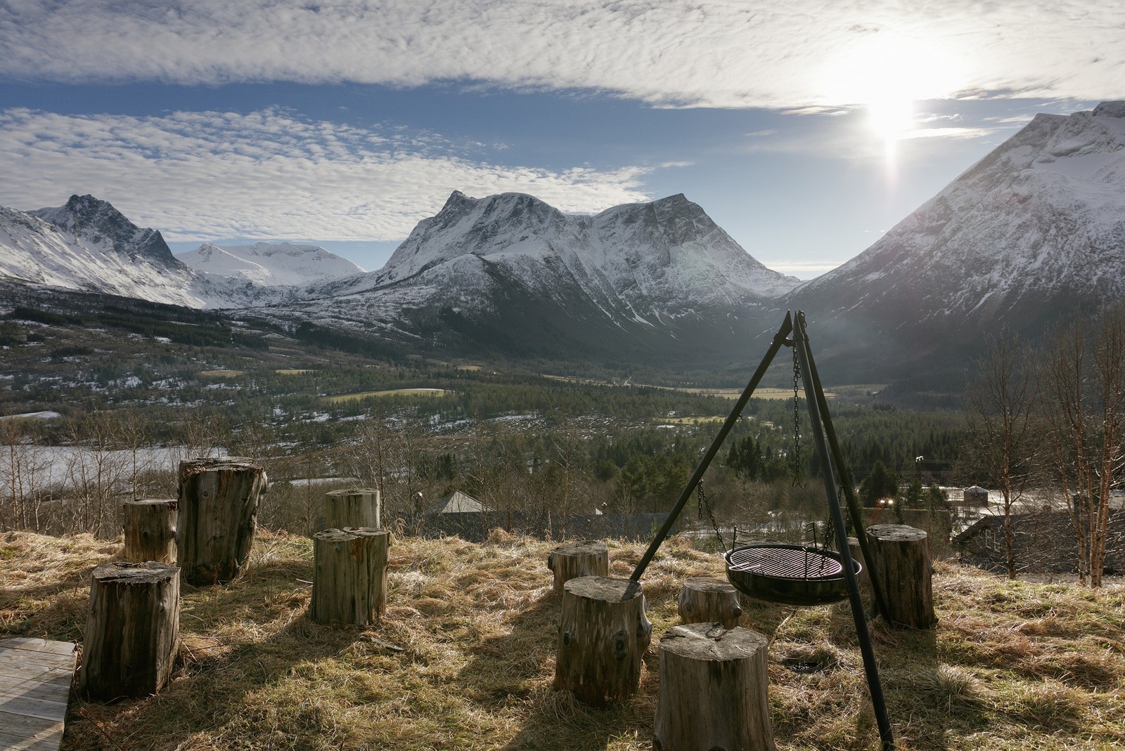 Koselig uteplass for grilling og bålkos Galleribilde