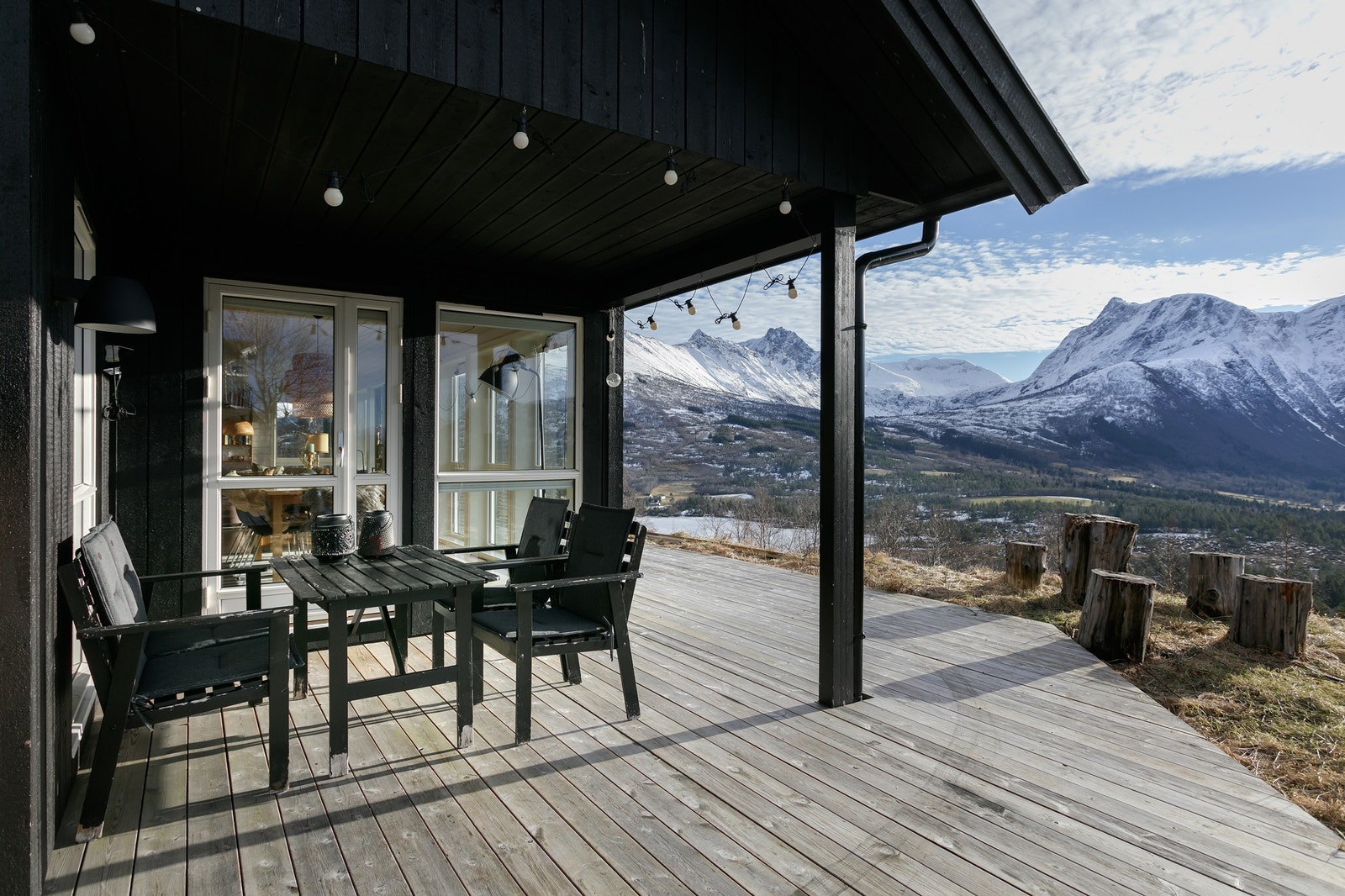 Møremegling ved Nils Arne Riise, Eiendomsmegler MNEF har gleden av å presentere denne flotte fjellhytta Galleribilde