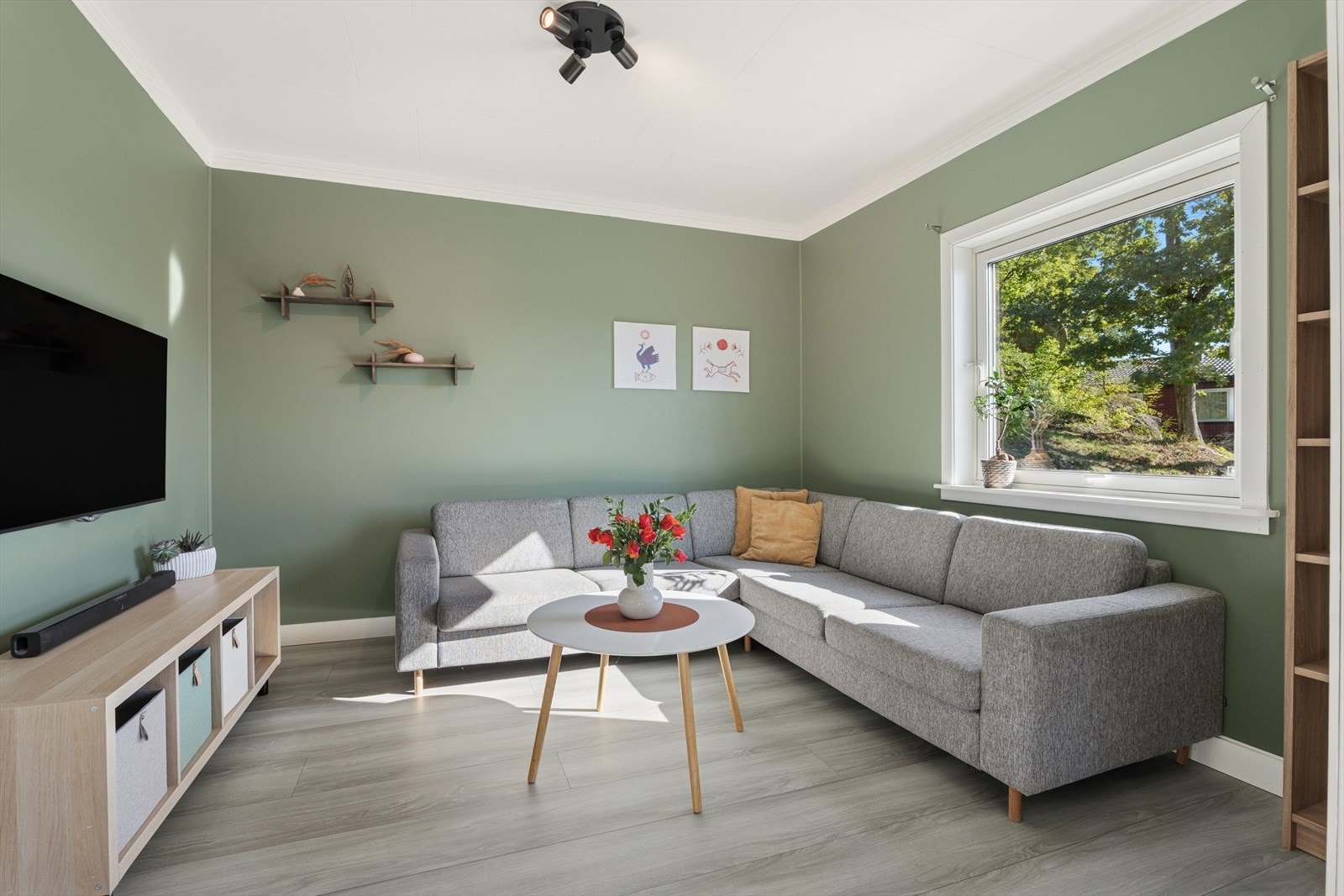 Også her er vekkene malt i en delikat farge og er et perfekt samlingssted for hyggelige filmkvelder Galleribilde