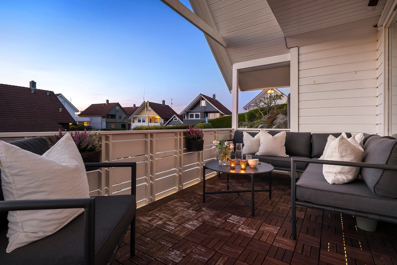 Her er det god utsikt over nabolaget og fantastiske solforhold. Galleribilde