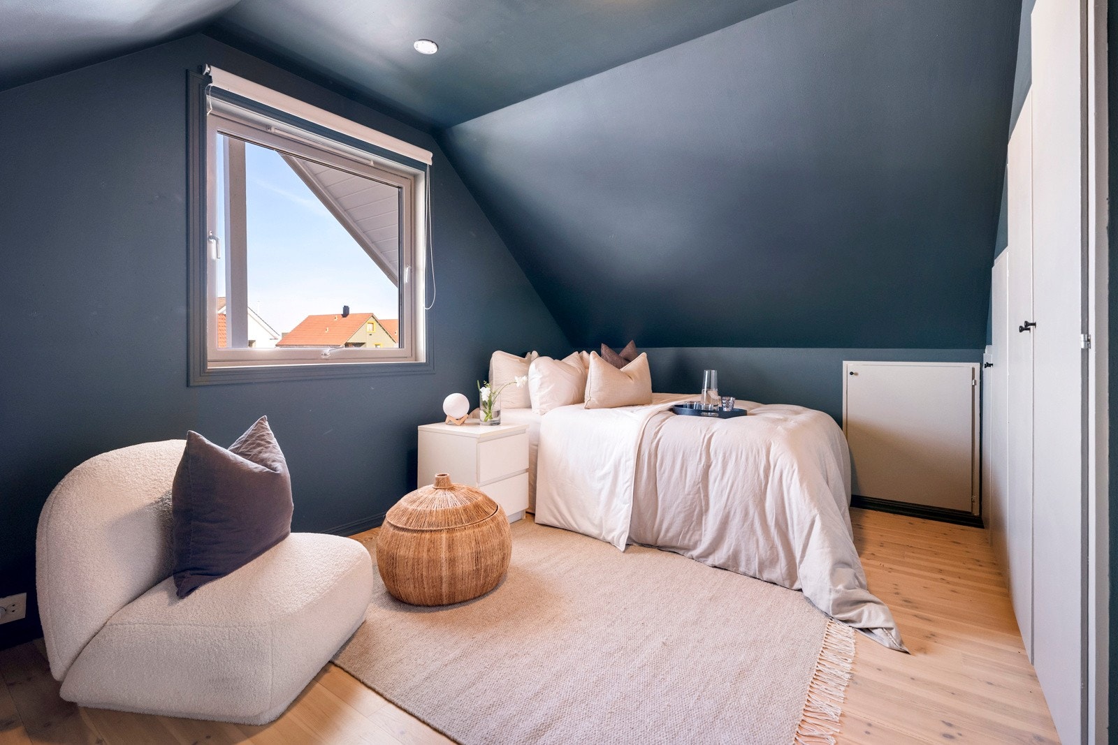 Øverste etasje er innredet som en privat sone, ideell for familiens hvile og ro. Galleribilde