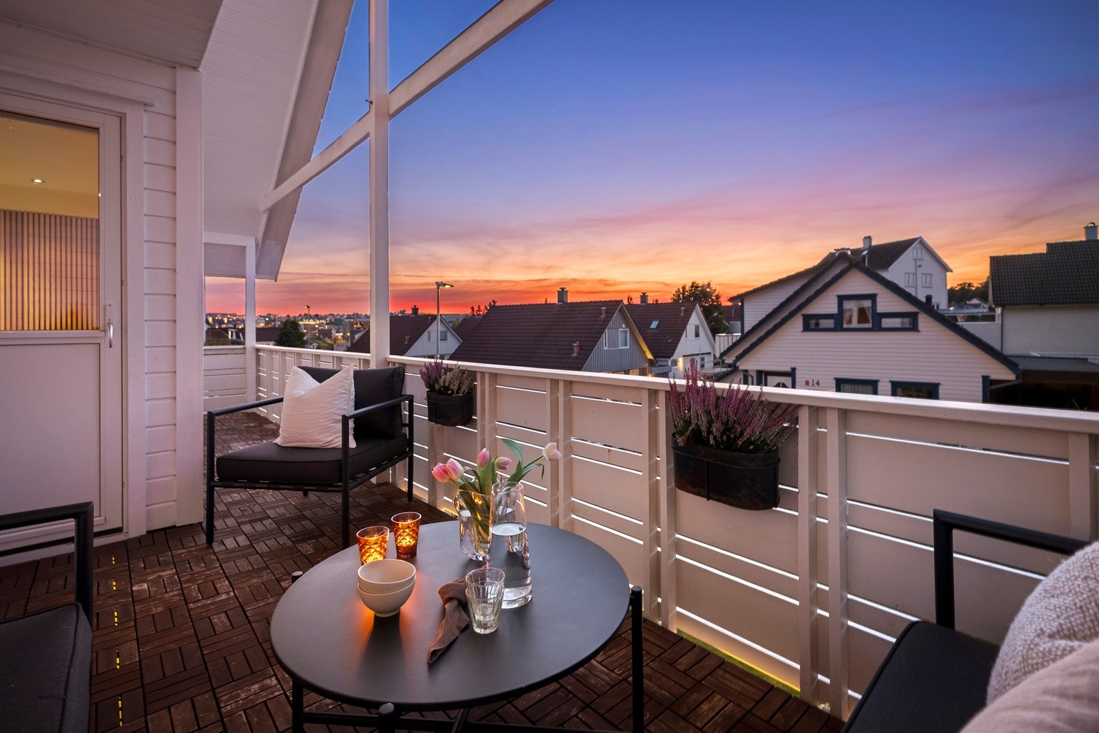 Fra stuen har du utgang til en vestvendt balkong på ca. 13kvm. Galleribilde