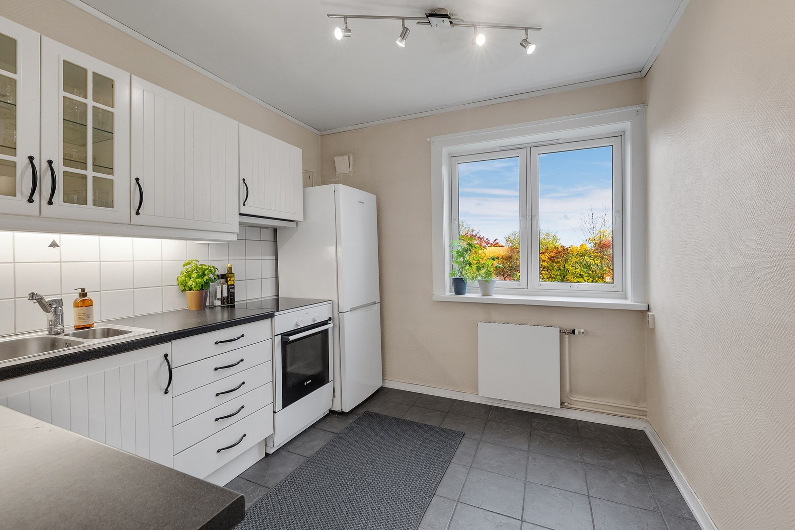 Videre er det godt med plass til et koselig frokostbord. Galleribilde