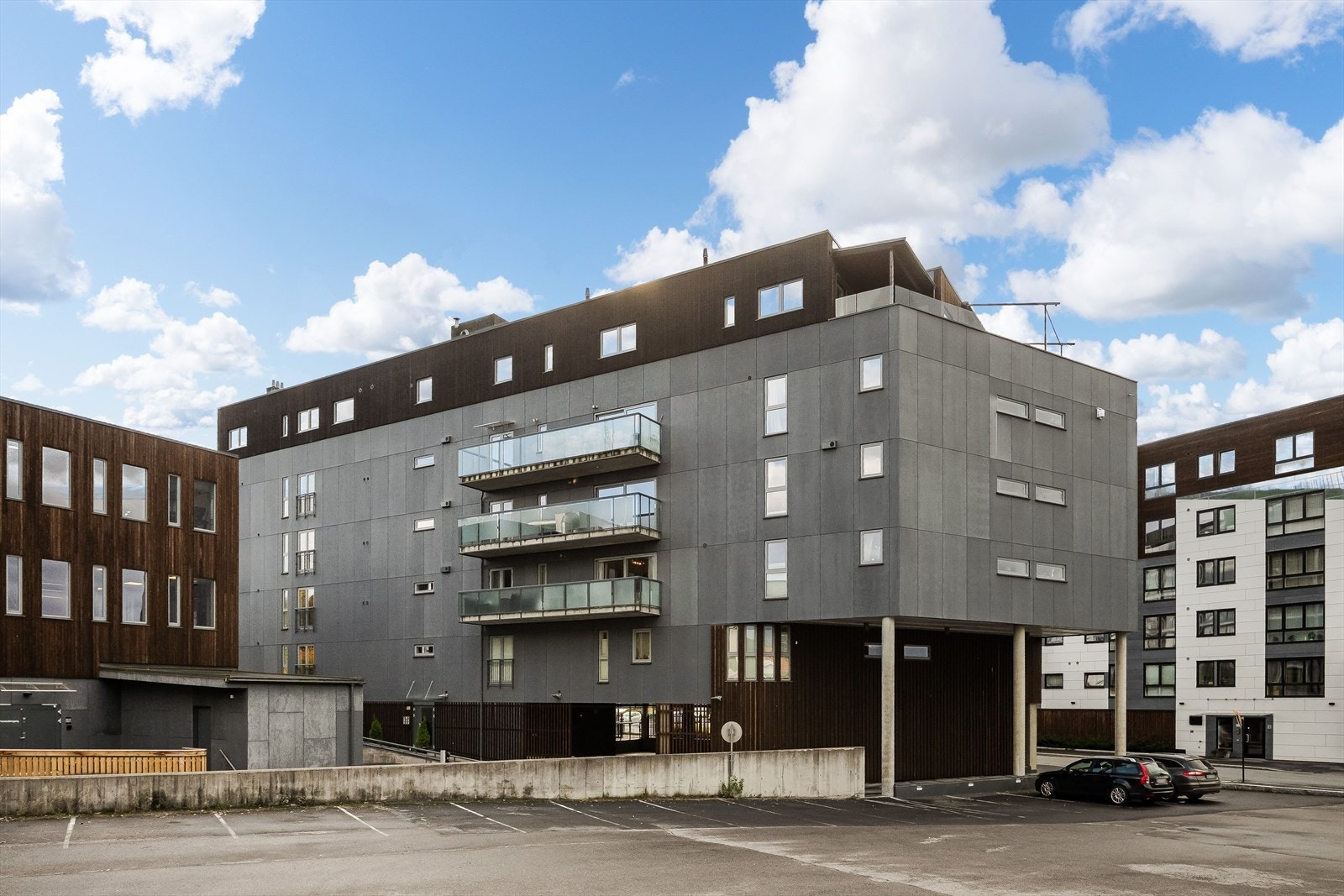 Det er kort vei til Glomma og den fine gang- og sykkelstien fra leiligheten. Galleribilde