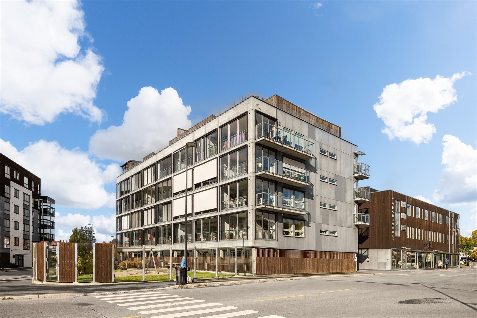 Leiligheten har en prima beliggenhet midt i Elverum sentrum med gangavstand til alt en måtte trenger i hverdagen. Galleribilde