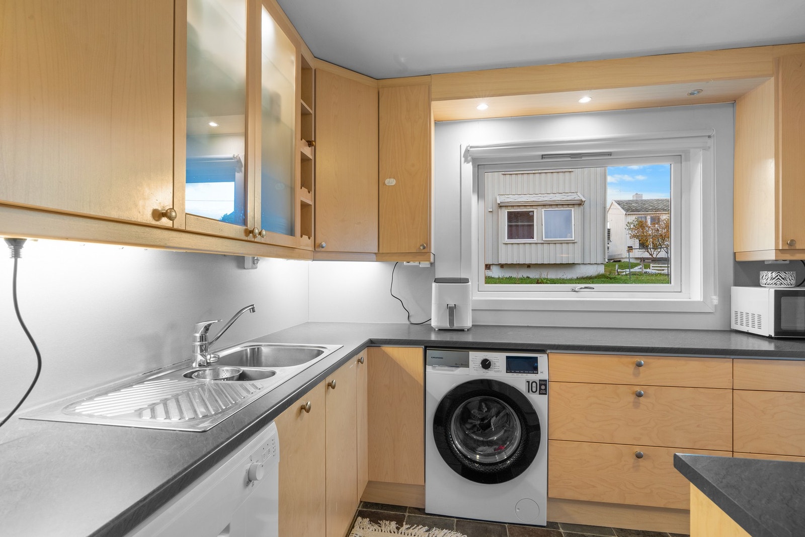 Her er det også opplegg for vaskemaskin på kjøkkenet. Galleribilde