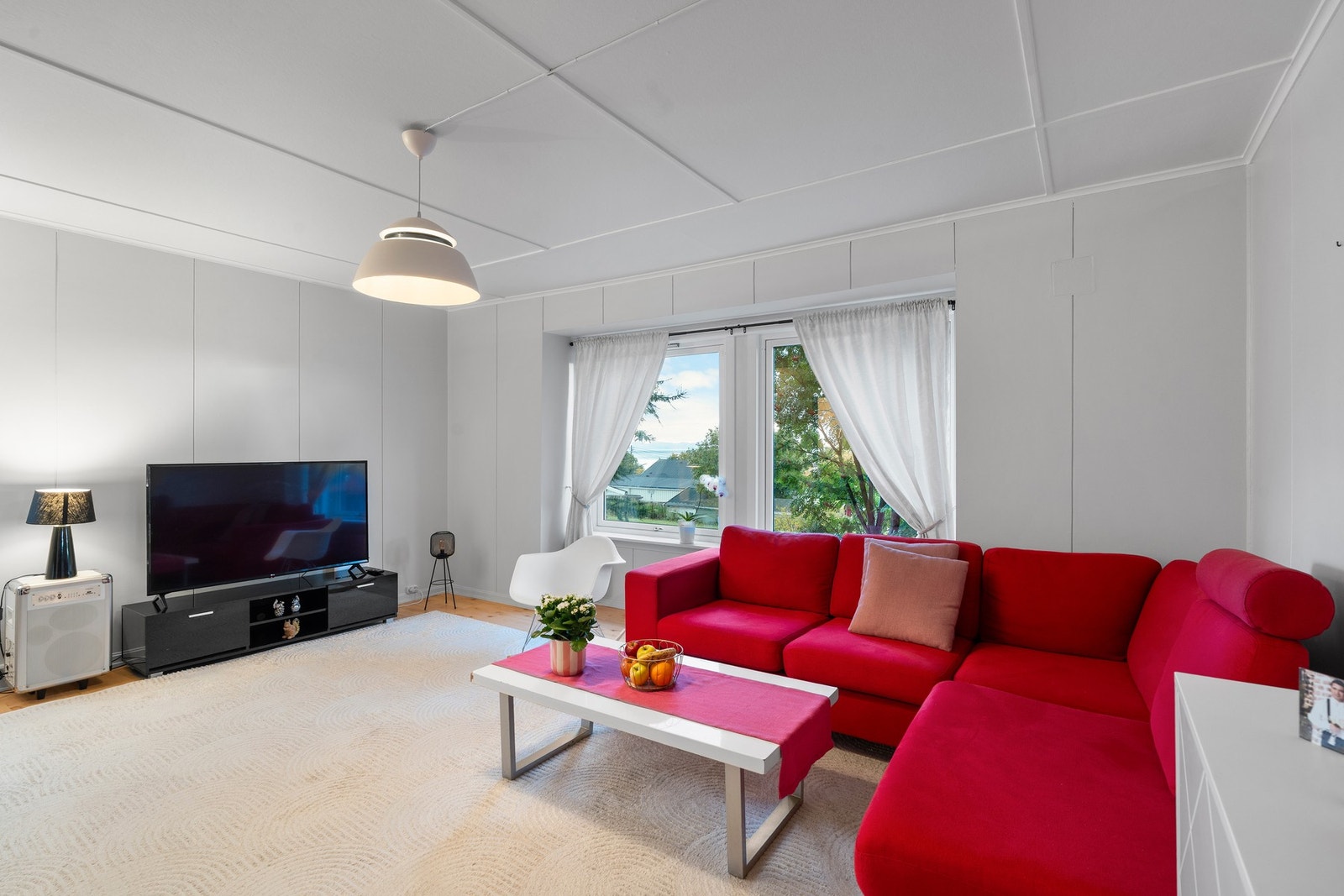 Her er det store vindusflater som slipper inn godt med dagslys. Galleribilde