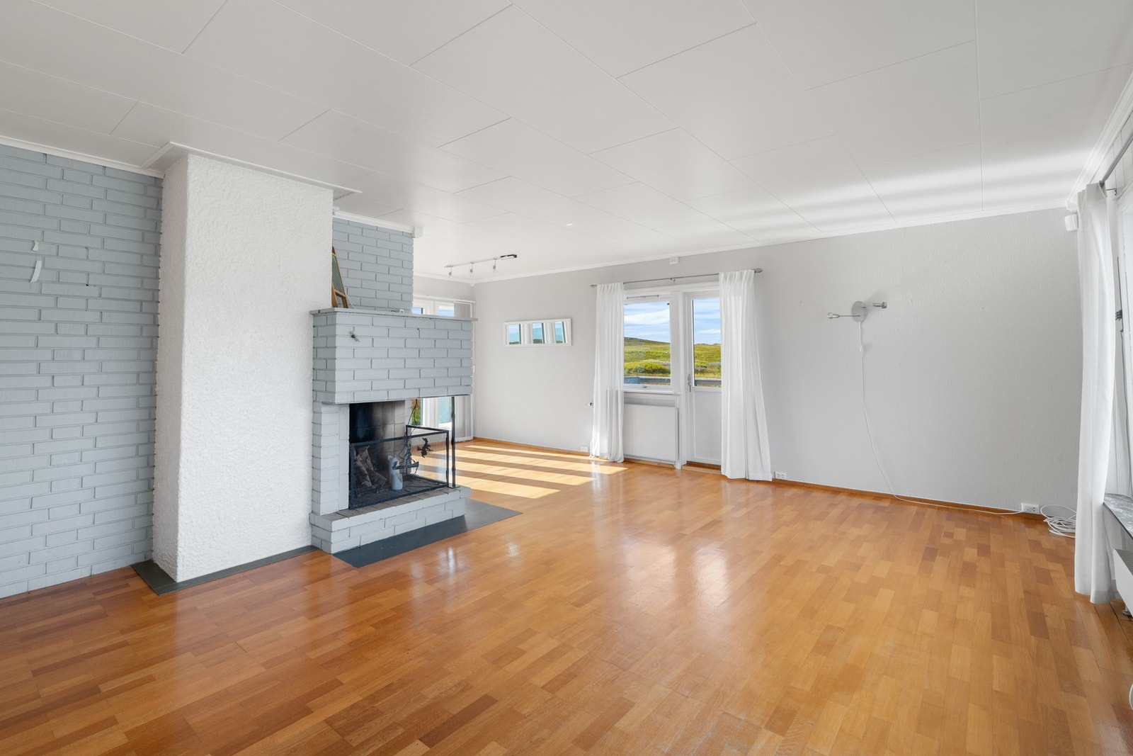 Her er det store vindusflater mot nord, sør og vest. Galleribilde