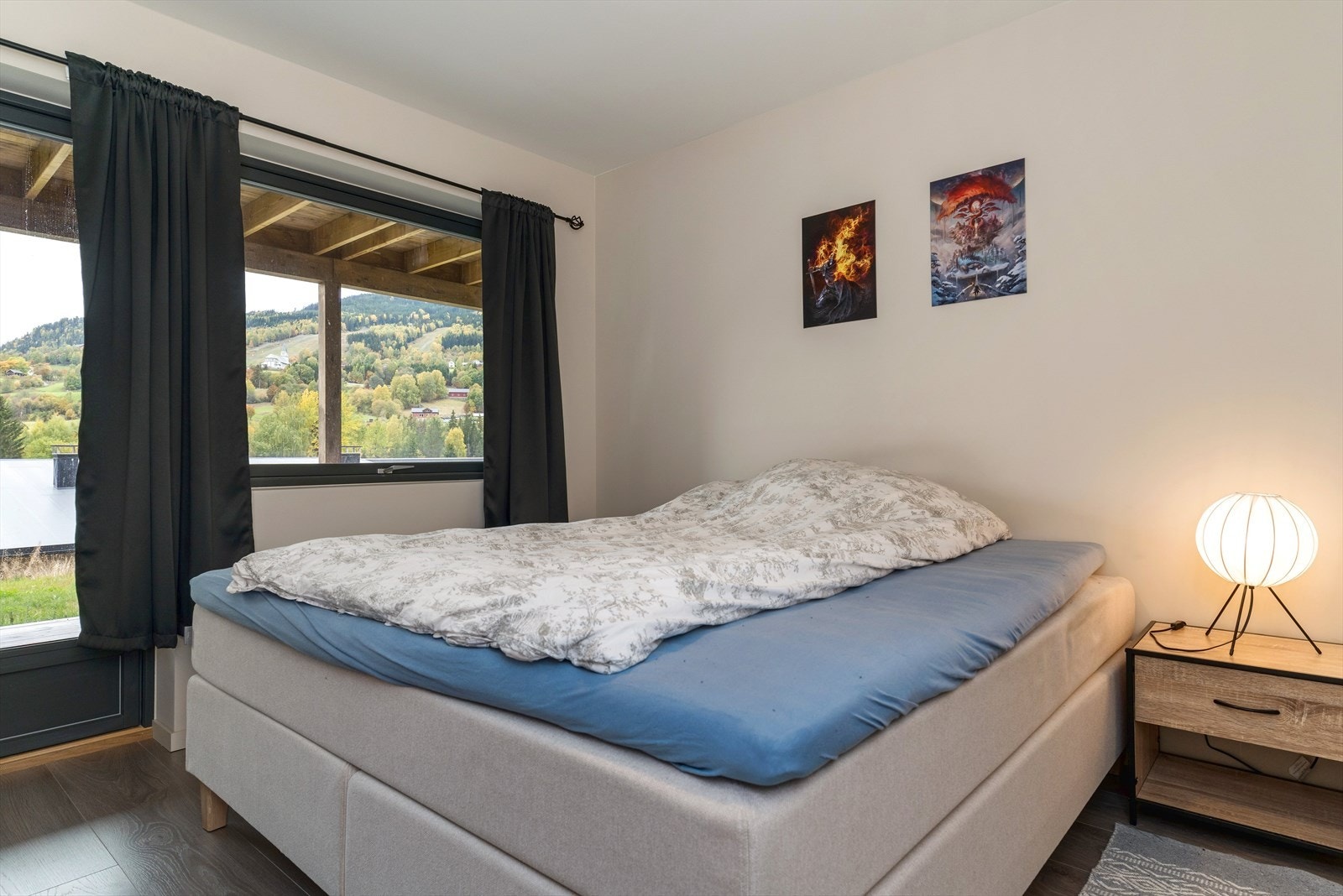 Soverom 2 med utgang til terrasse Galleribilde