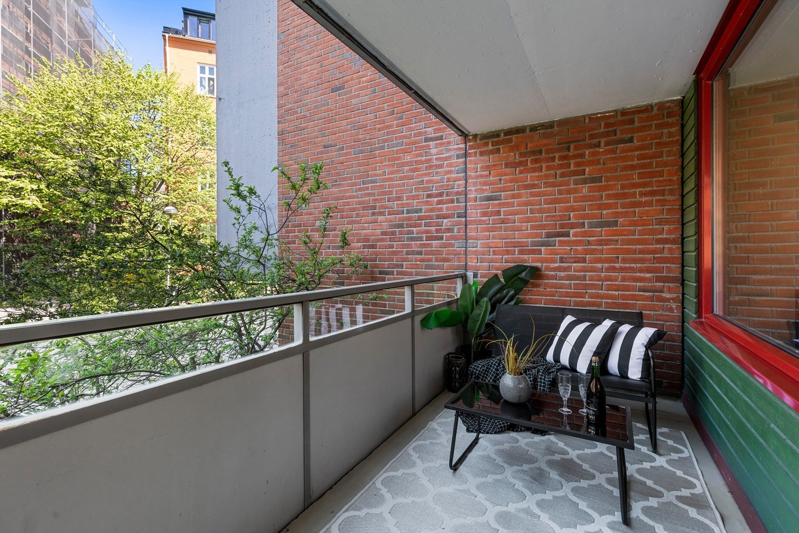 På balkongen er det god plass til å sette utemøblene sine og virkelig nyte de herlige omgivelsene. Galleribilde