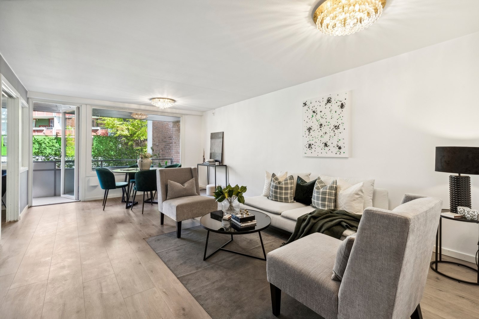 Lokalmegler Farzan Hamid Khan har gleden av å presentere Trondheimsveien 32! Galleribilde