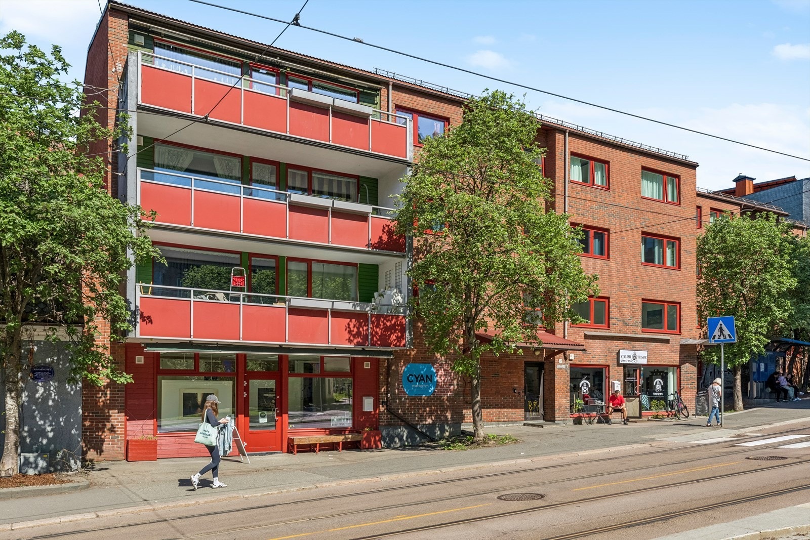 Kvartalene i området er i de senere år betydelig oppgradert og flere av gatene er regulert til miljøgater. Det er få minutters gange til hjertet av Grünerløkka med et yrende og rikt kulturliv. Galleribilde