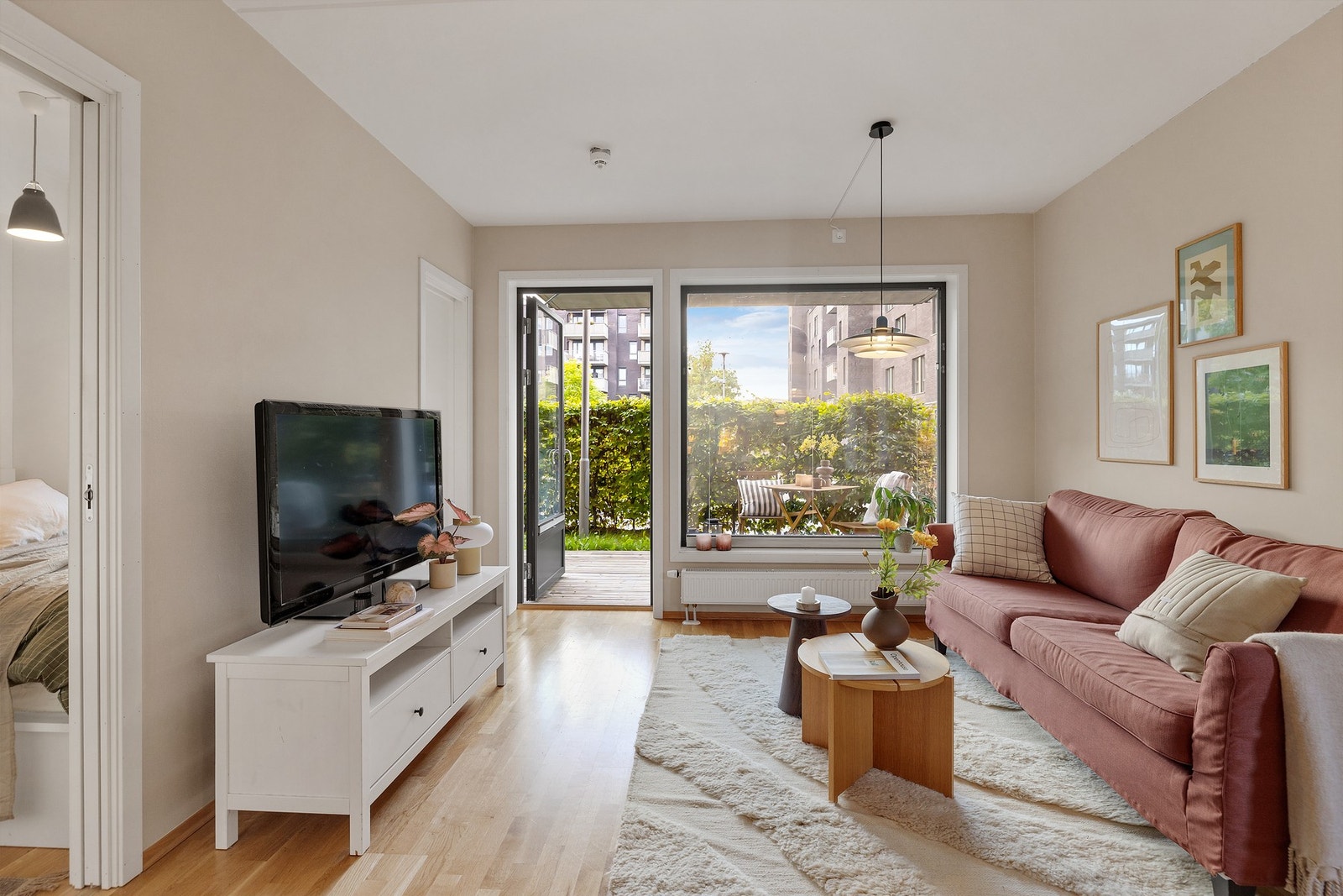 Gode møbleringsmuligheter i stuen. Galleribilde