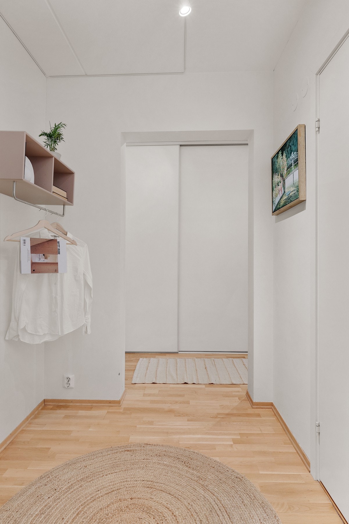 Mellomgang som knytter stue, bad og entré sammen. Galleribilde