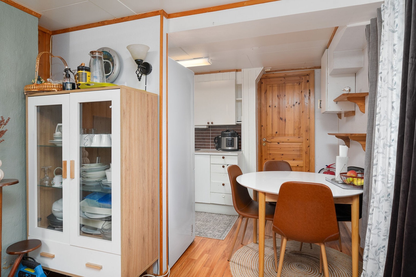 Stue og kjøkken i utleiedel. Galleribilde