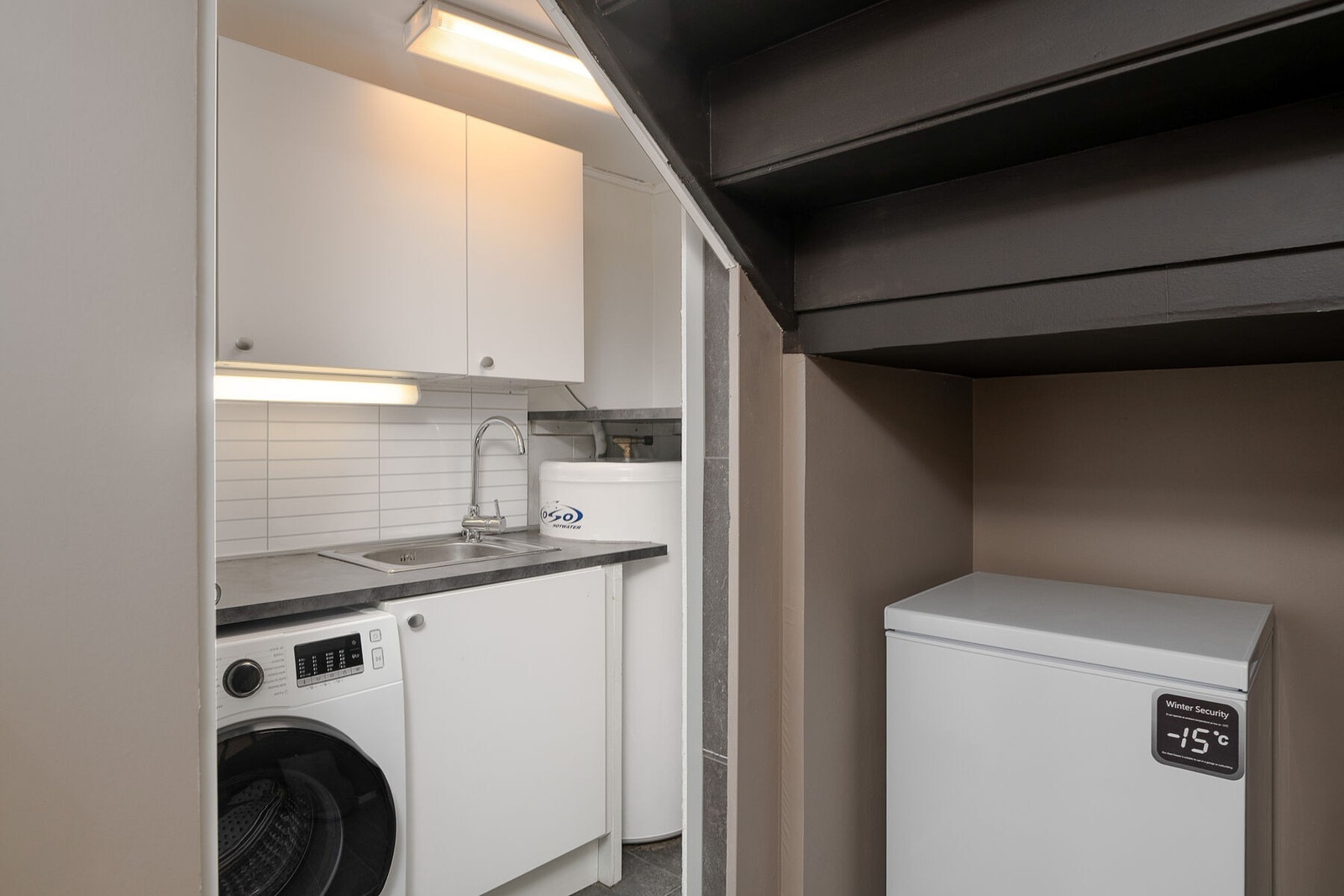 Praktisk separat vaskerom tilhørende hoveddelen. Galleribilde