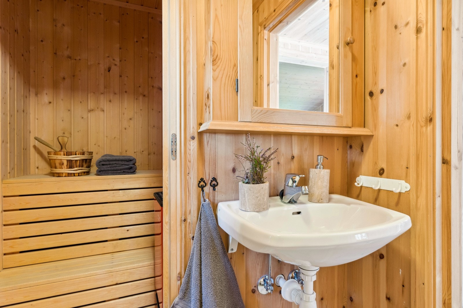 Badstua er perfekt for avslapning og restitusjon etter en lang dag i fjellet. Galleribilde