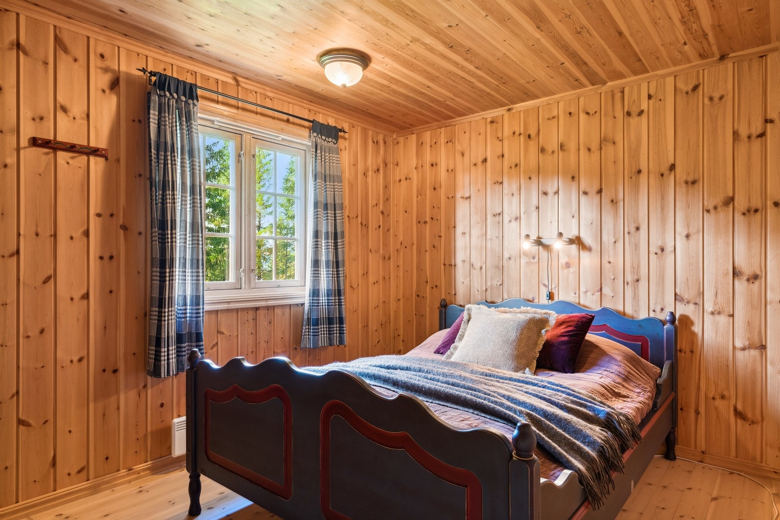 I hytta finner du hele fem soverom av god størrelse. Galleribilde