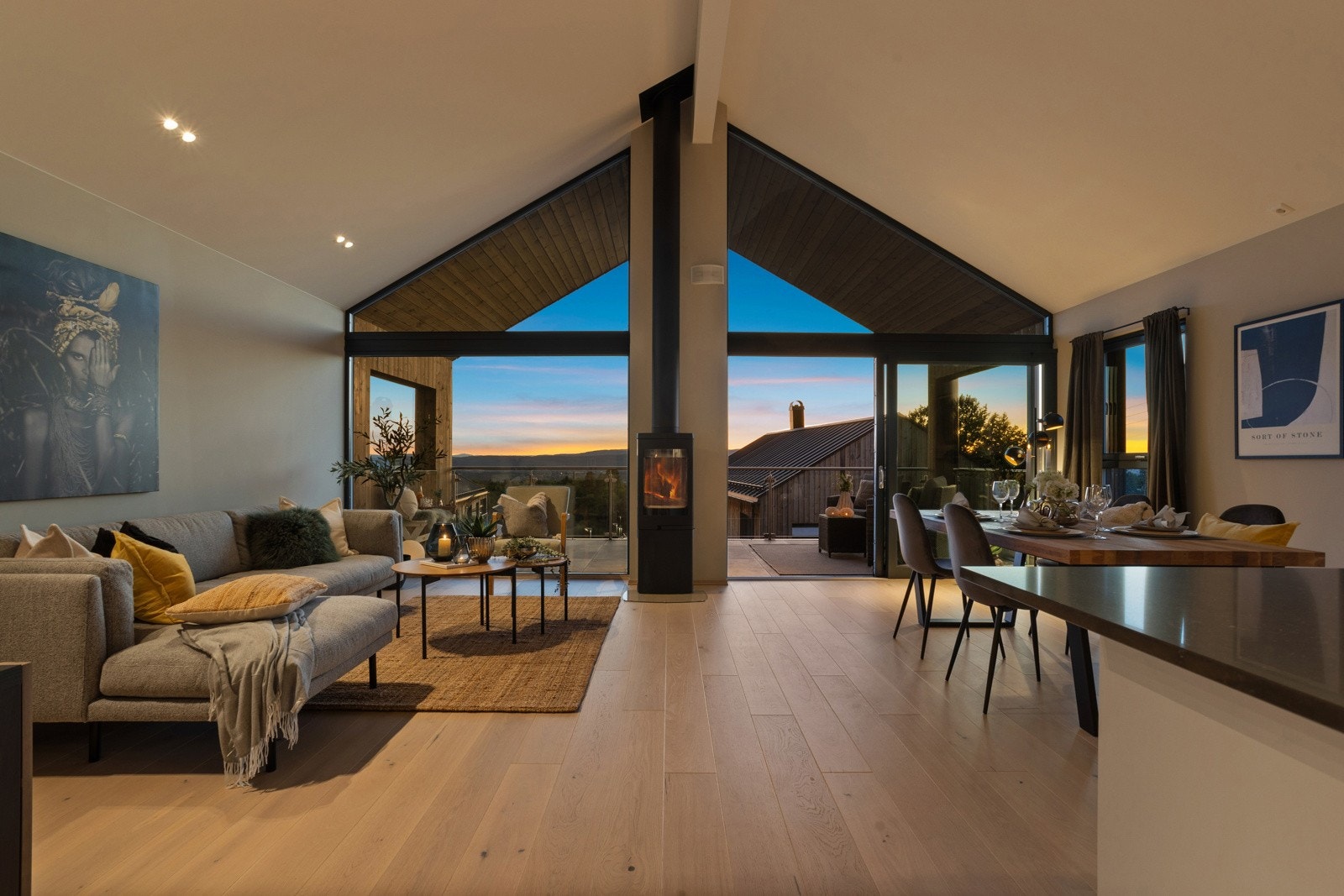 Flott og luftig stue med fantastisk utsikt! Galleribilde