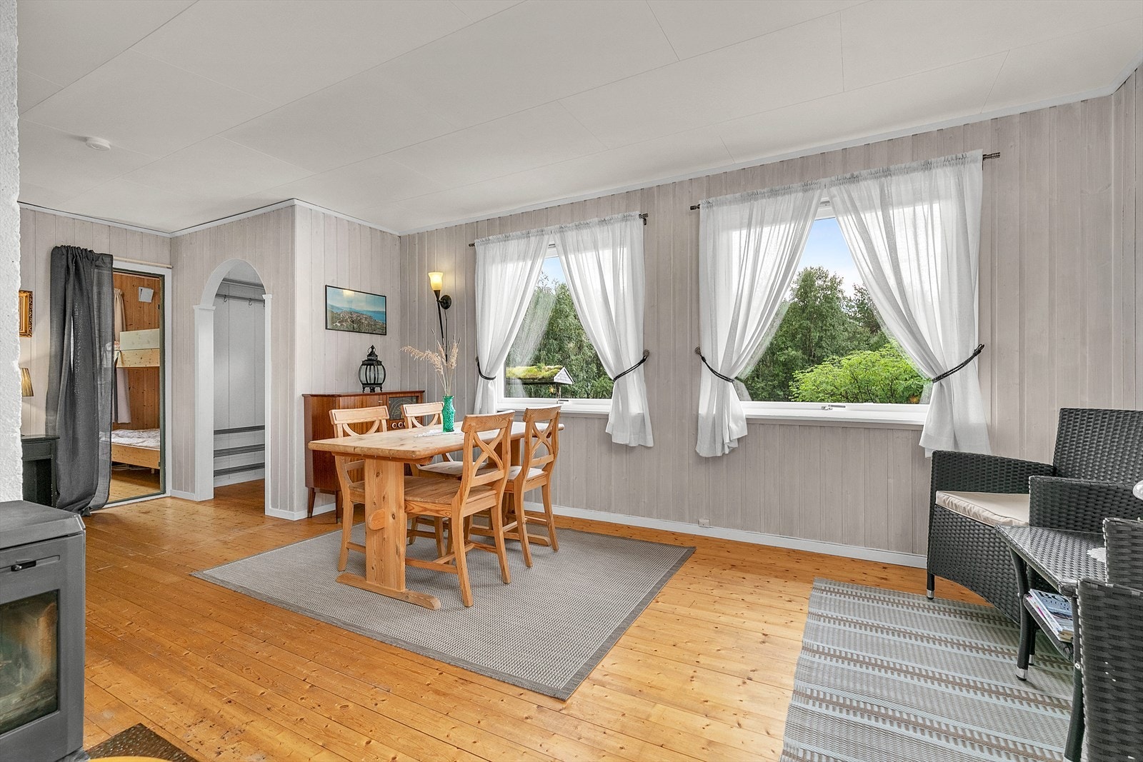 God plass for spisebord i praktisk nærhet til kjøkkenet. Galleribilde