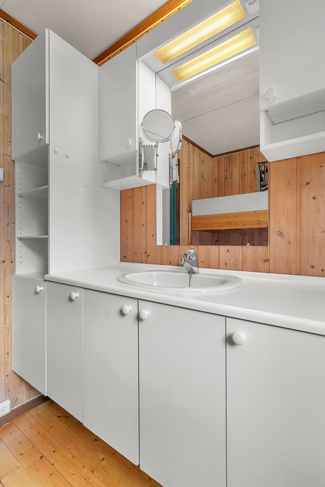 Soverom med servantskap. Galleribilde