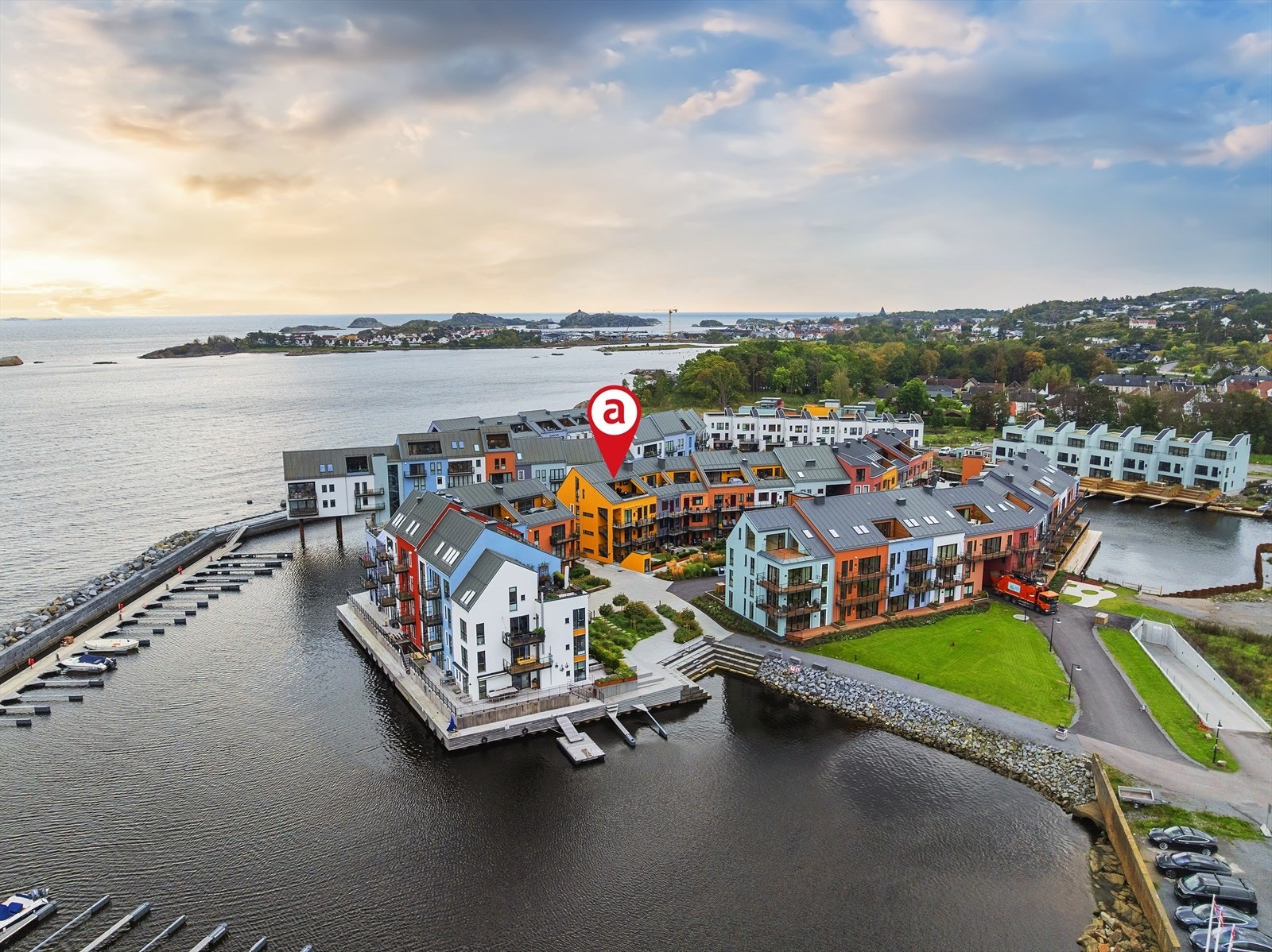 Sjøparken har en unik beliggenhet ved Stavern - bygget på øyer omgitt av kanaler og sjø Galleribilde