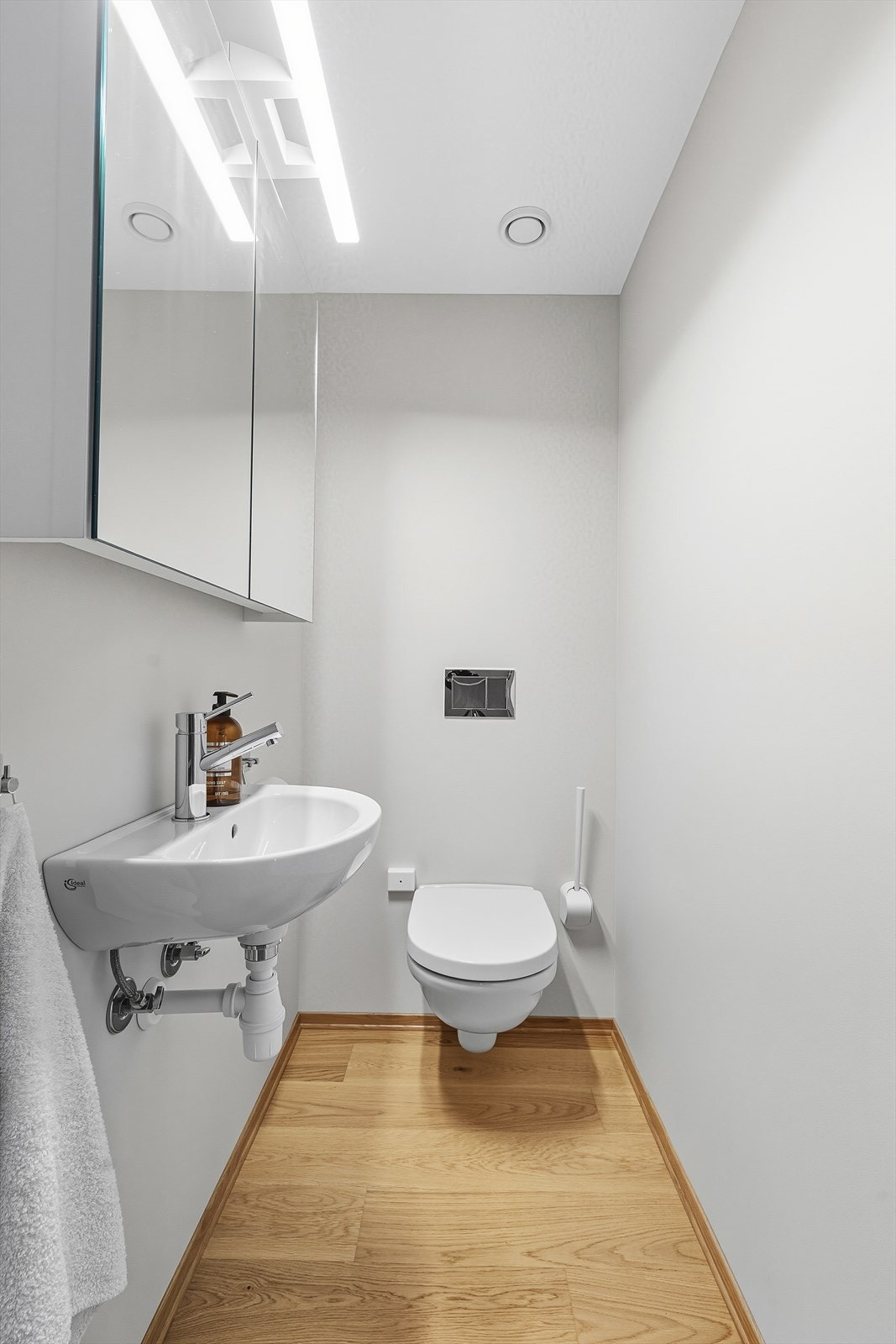 Gjestetoalett i hovedetasjen Galleribilde