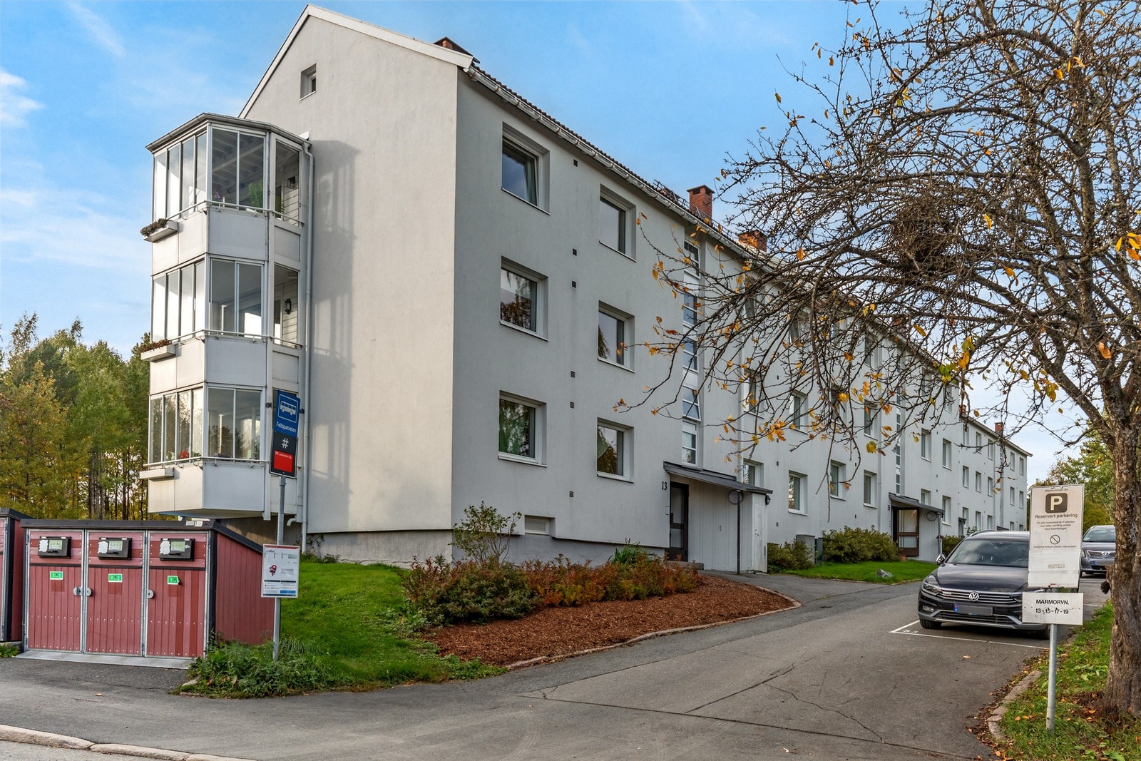 Borettslaget har ett Grendehus som kan leies. Booking av grendehuset kan gjøres via vibbo. Priser for leie finnes også på vibbo. Galleribilde