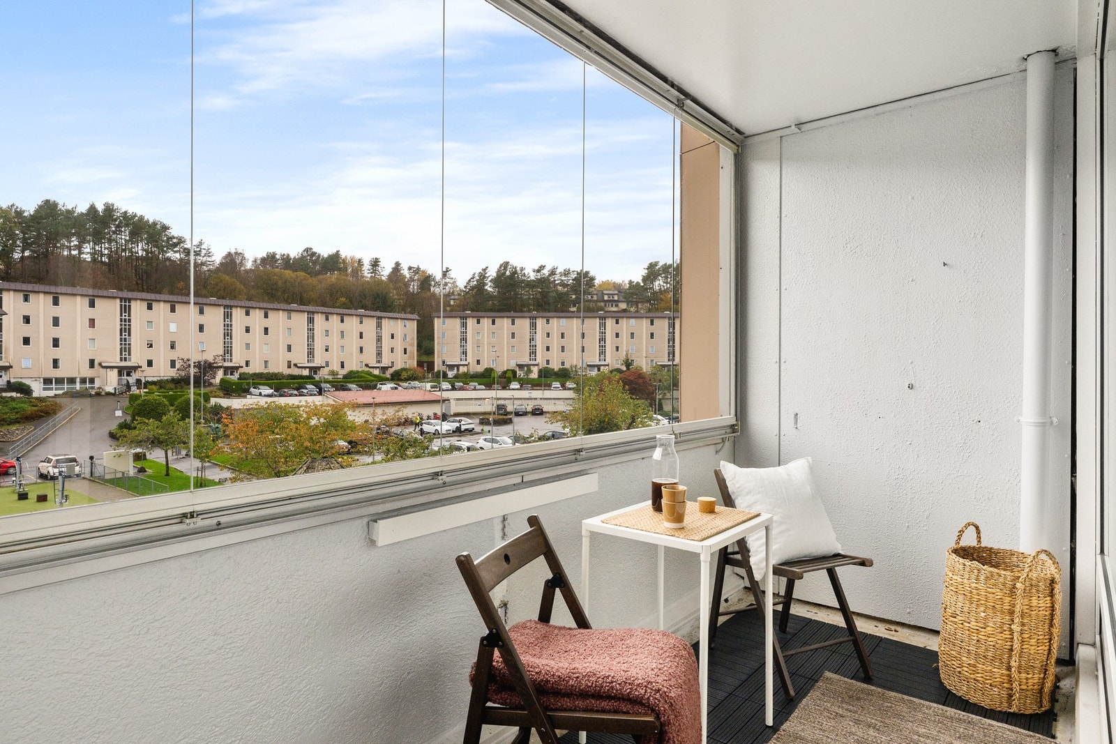 En fin 2-roms leilighet med innglasset balkong i veldrevet borettslag. Galleribilde