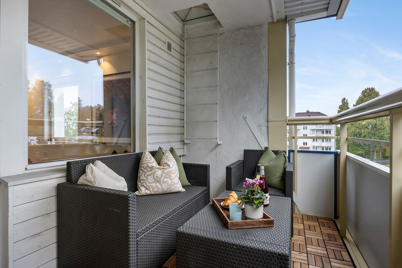 Her er det god plass til ønsket møblement og grill hvor man kan invitere venner og familie til hyggelige sammenkomster. Galleribilde