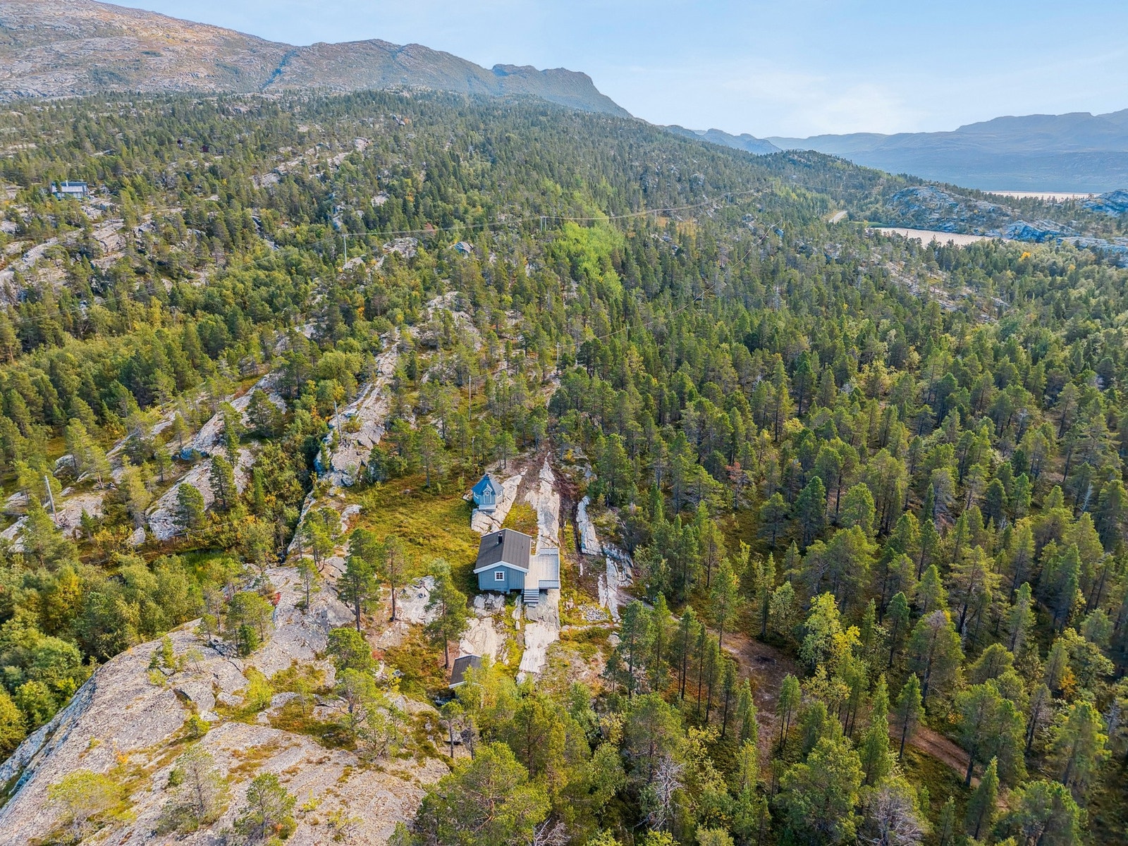 Om vinteren har du skiløype like utenfor døra og kort vei til skuterløype Galleribilde