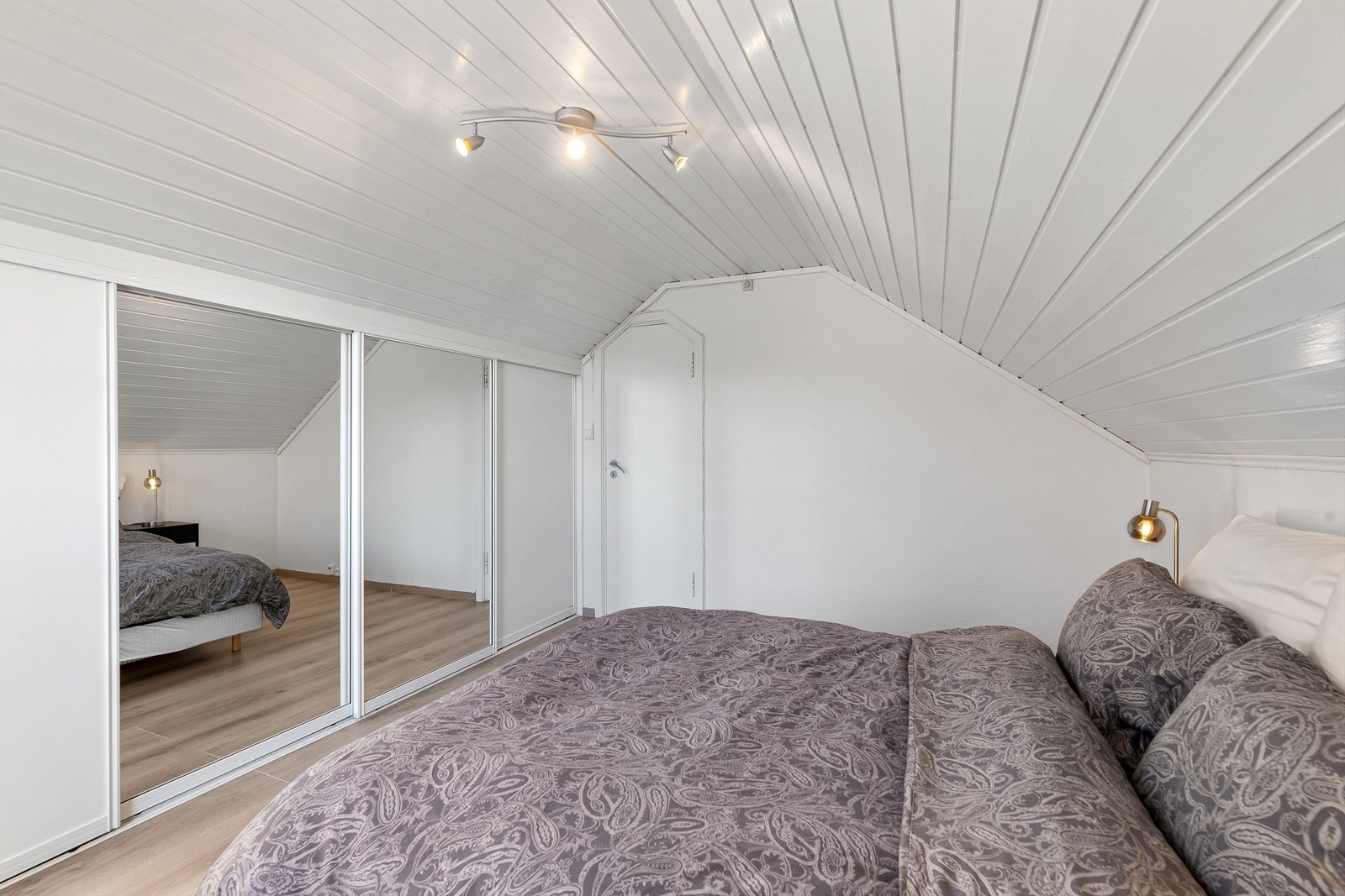 Soverom 4 med skyvedørsgarderobe Galleribilde