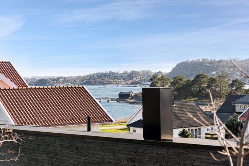 Det er fin sjøutsikt fra terrassen. Galleribilde