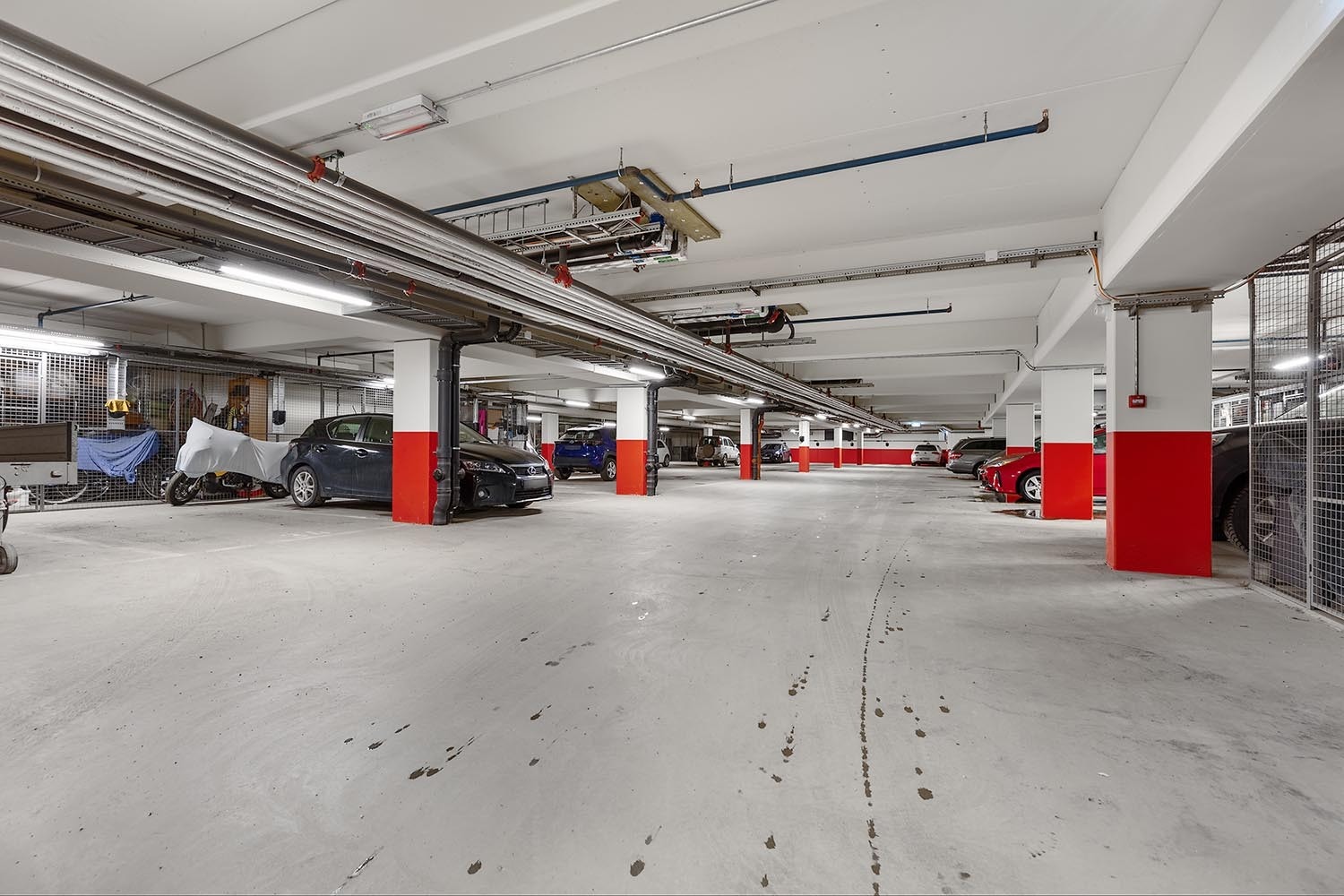 Parkering i felles anlegg. Galleribilde