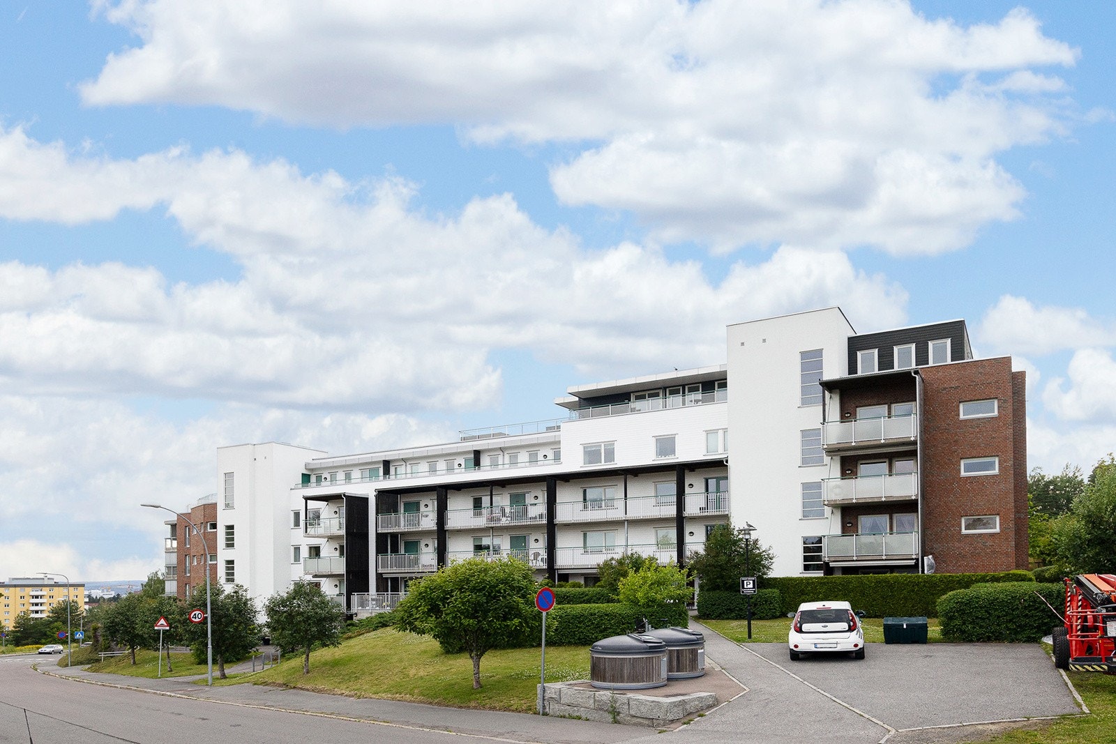 Leiligheten ligger idyllisk til i et hyggelig og ettertraktet boområde på Tveita. Galleribilde
