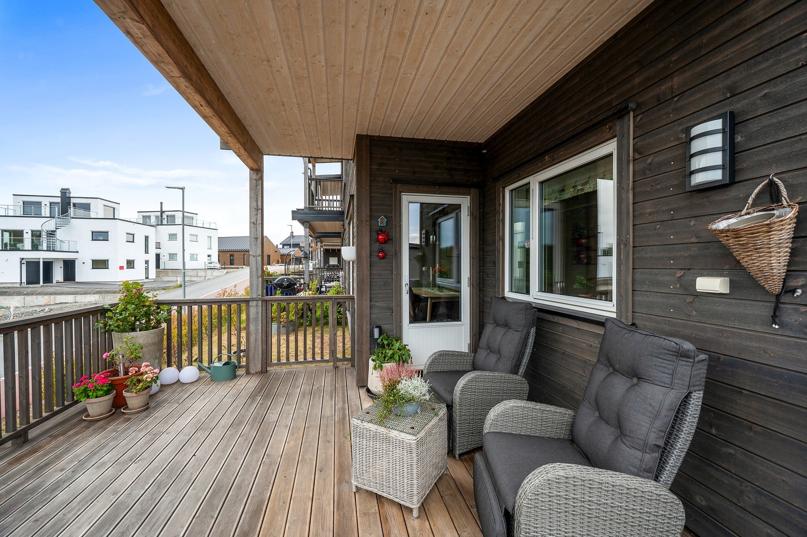 Vedlikeholdsvennlige terrassebord i tre. Galleribilde