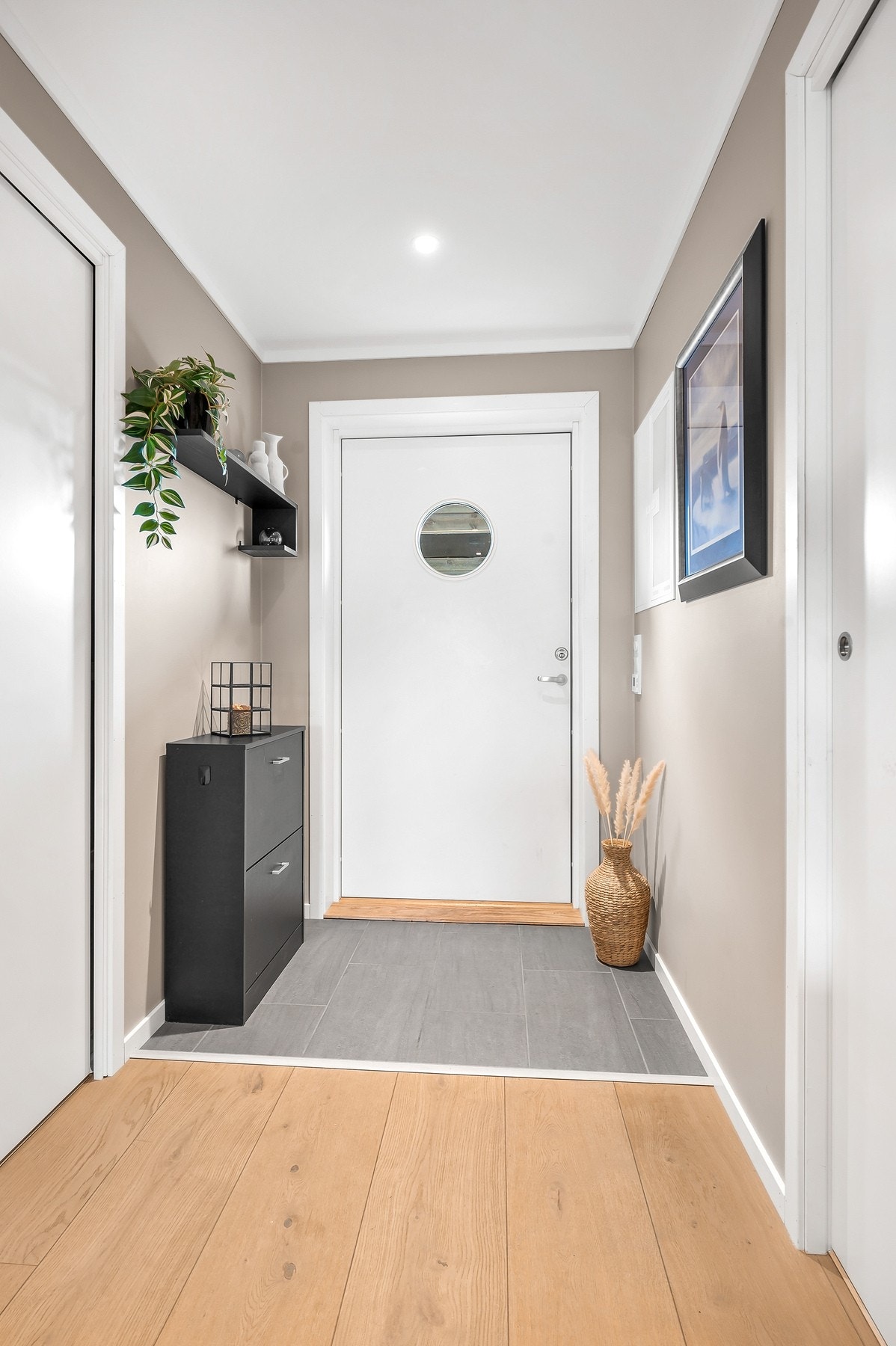 Entré med varmekabler i gulv. Alt på én flate - trappefritt. Galleribilde