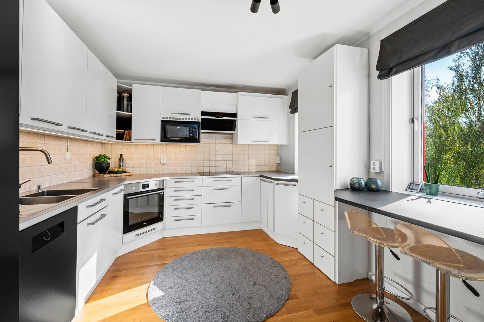 Kjøkkenet ligger adskilt fra stuen og er på 12 kvm. Galleribilde