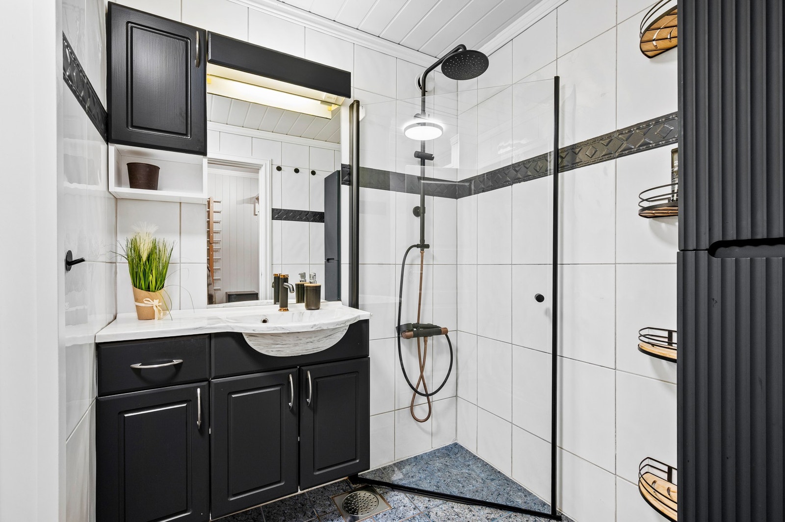 Badet er på 4 kvm. Galleribilde