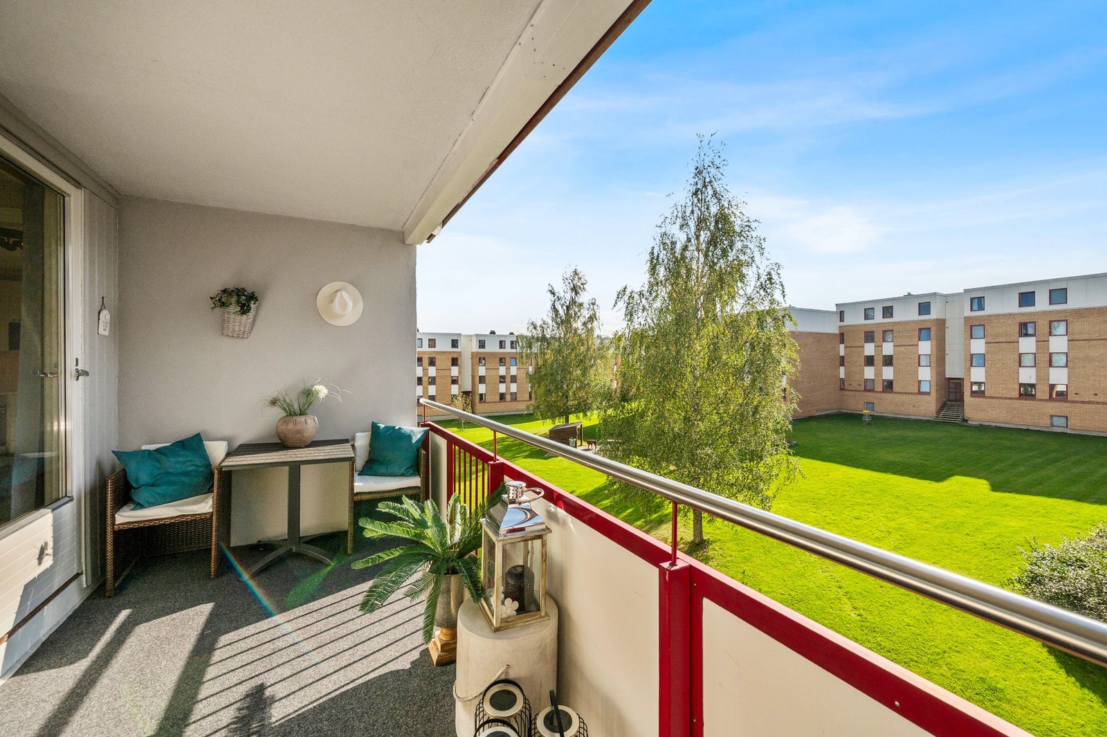 Balkongen er på 8 kvm med gode solforhold Galleribilde