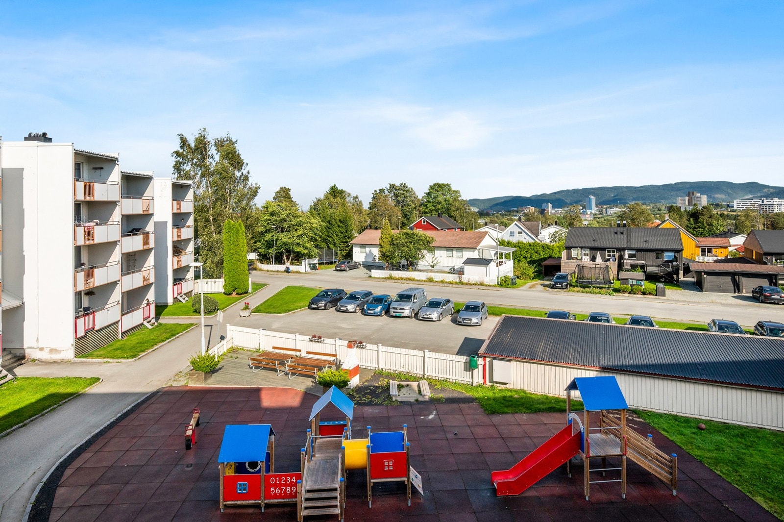 Boretsslaget har godt med parkeringsplasser, og det er mulig å søke om garasjeplass og el-bil lader. Galleribilde