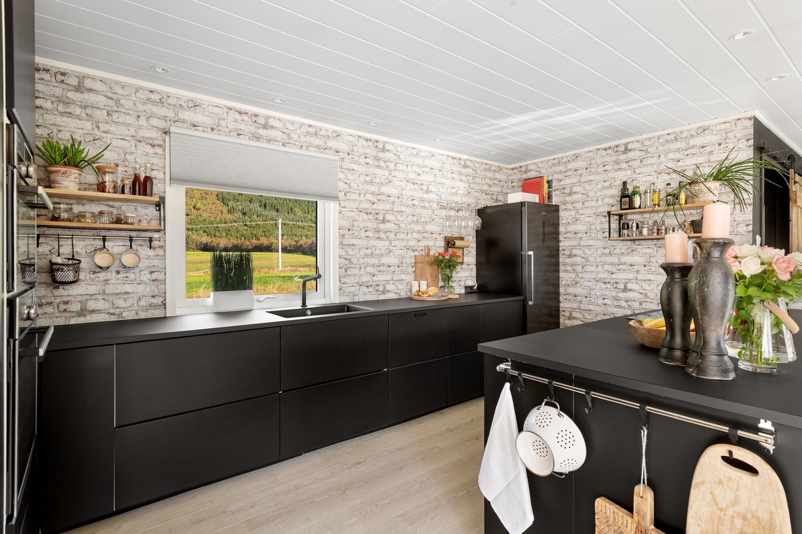 Kjøkkenet er nytt fra IKEA og ble byttet i 2021 Galleribilde