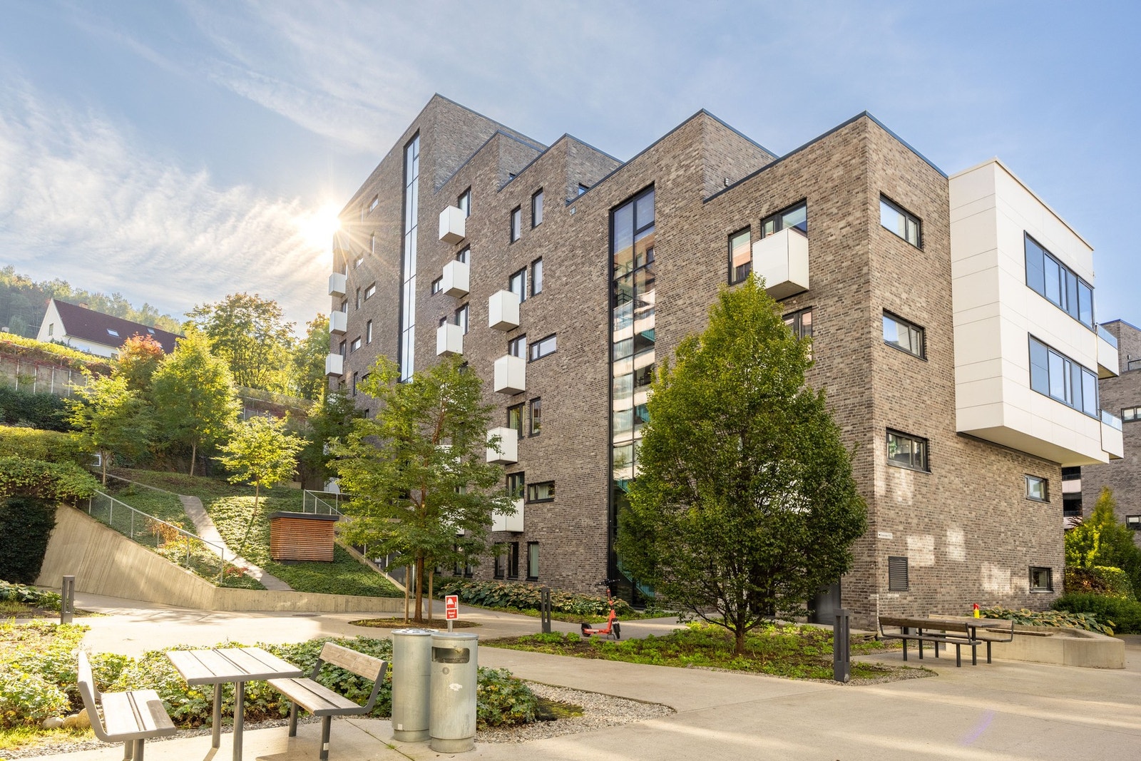 Kværnerbyen ligger sentralt med kort avstand til Bjørvika og Barcode, hvor man finner spennende restauranter og kulturtilbud. Galleribilde