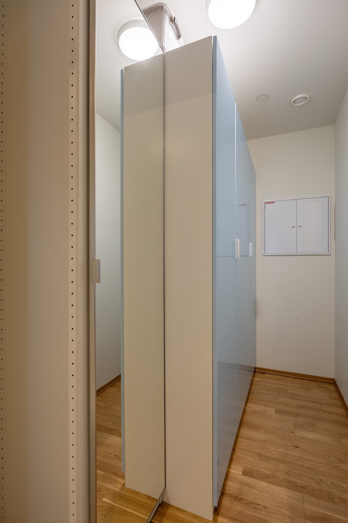 Praktisk innvendig bod i tilknytning entré for god oppbevaringsplass. Galleribilde