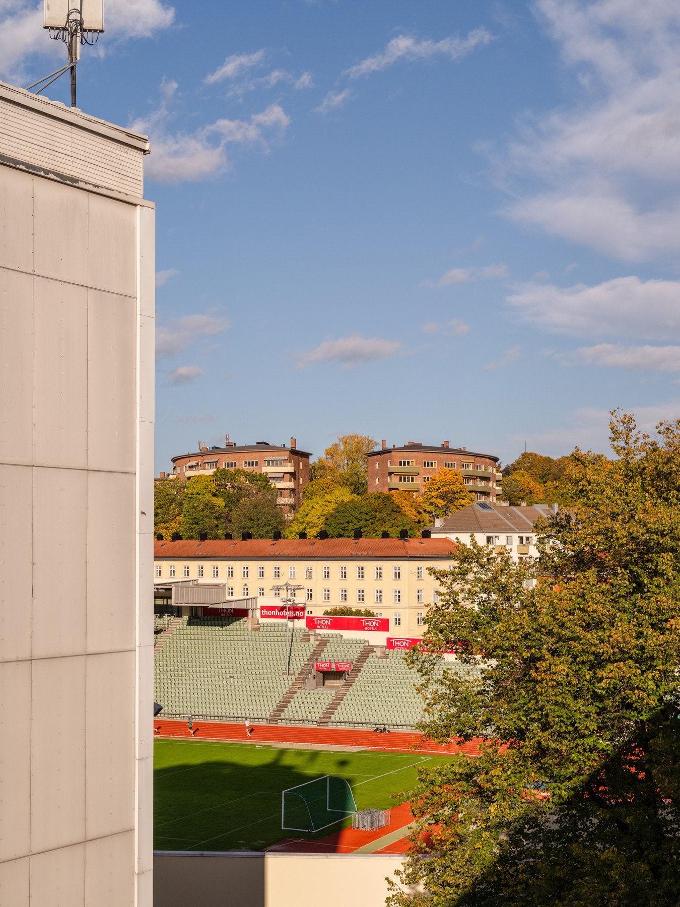 Fra takterrrassen er det utsyn inn til Bislett stadion! Galleribilde