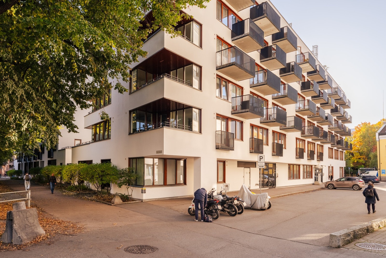 Fasadene ble pusset opp i 2022 (derav fellesgjelden på ca. 9000,-). Galleribilde
