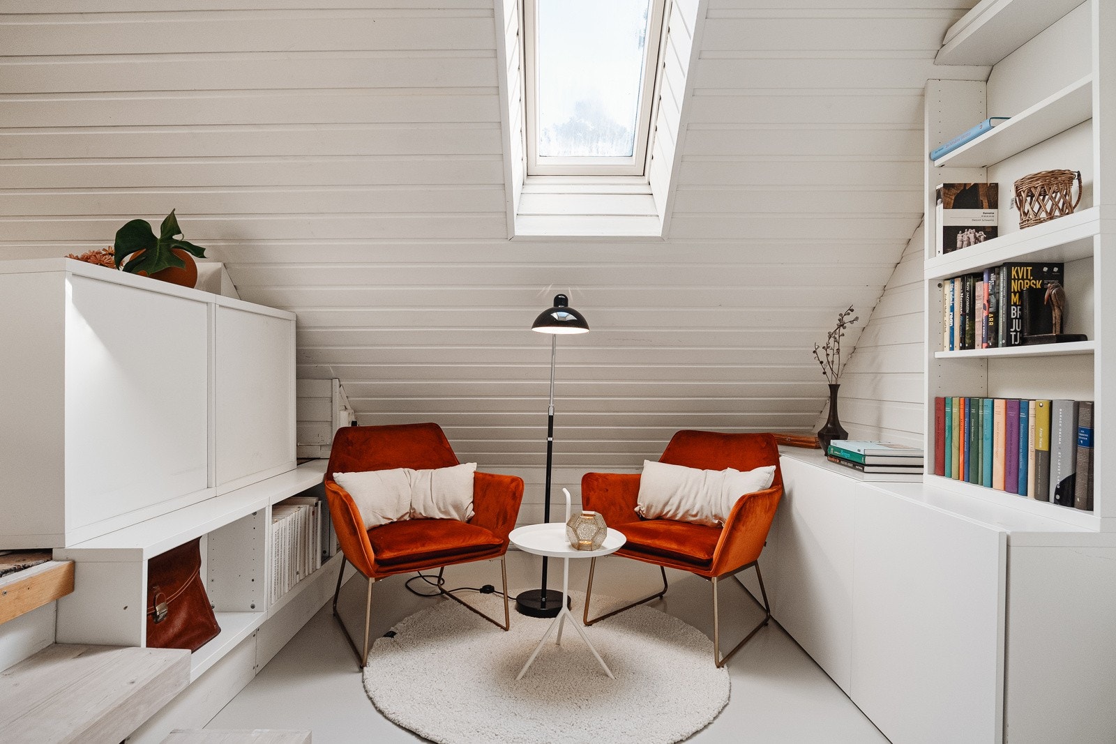 - Det er sjelden man finner en bolig hvor historien er så tydelig til stede - og samtidig oppleves så levende og hjemmekjær - Galleribilde