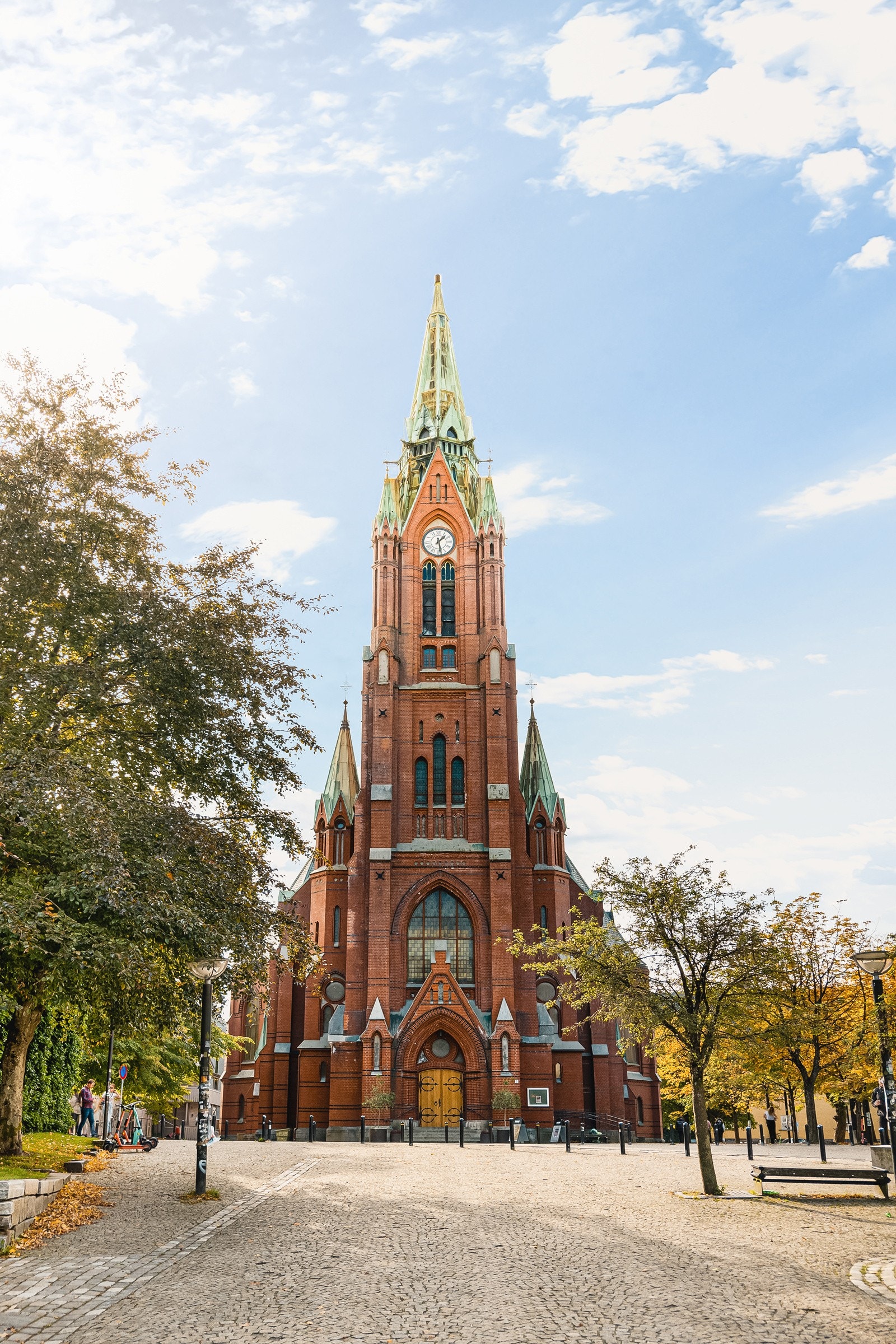 - Fra takterrassen ser man den vakre Johanneskirken - Galleribilde