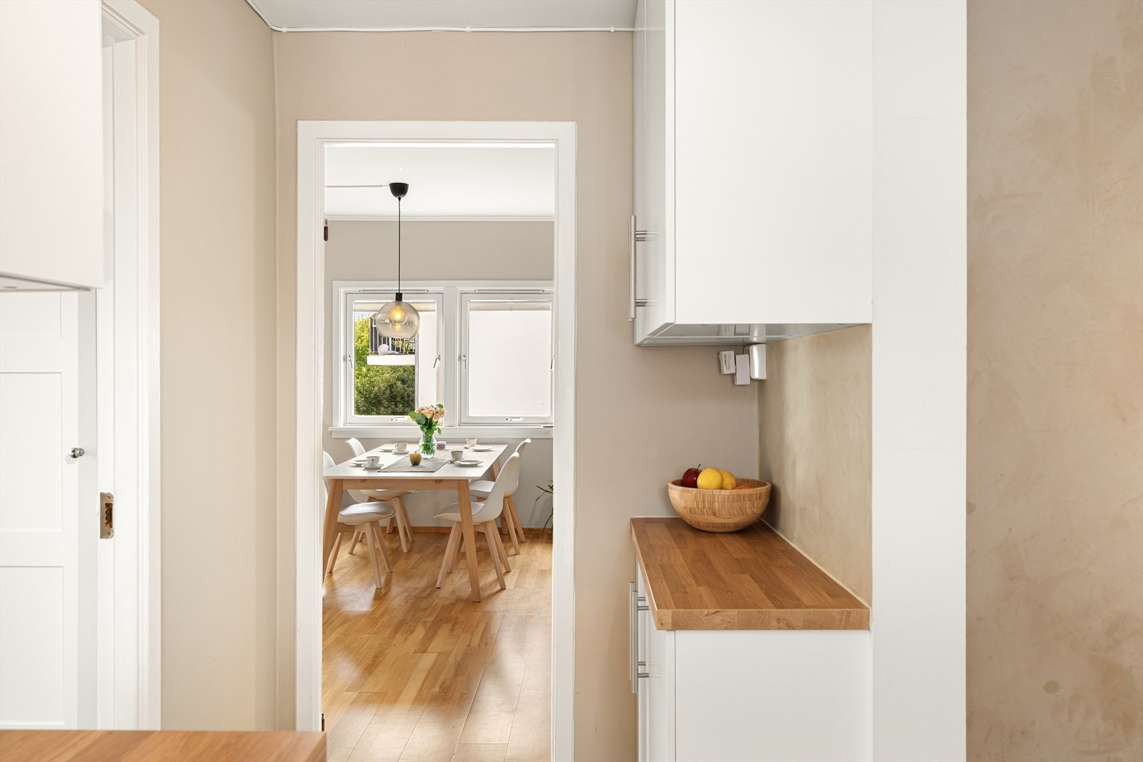 - Kjøkkenet er delt i flere soner - Galleribilde